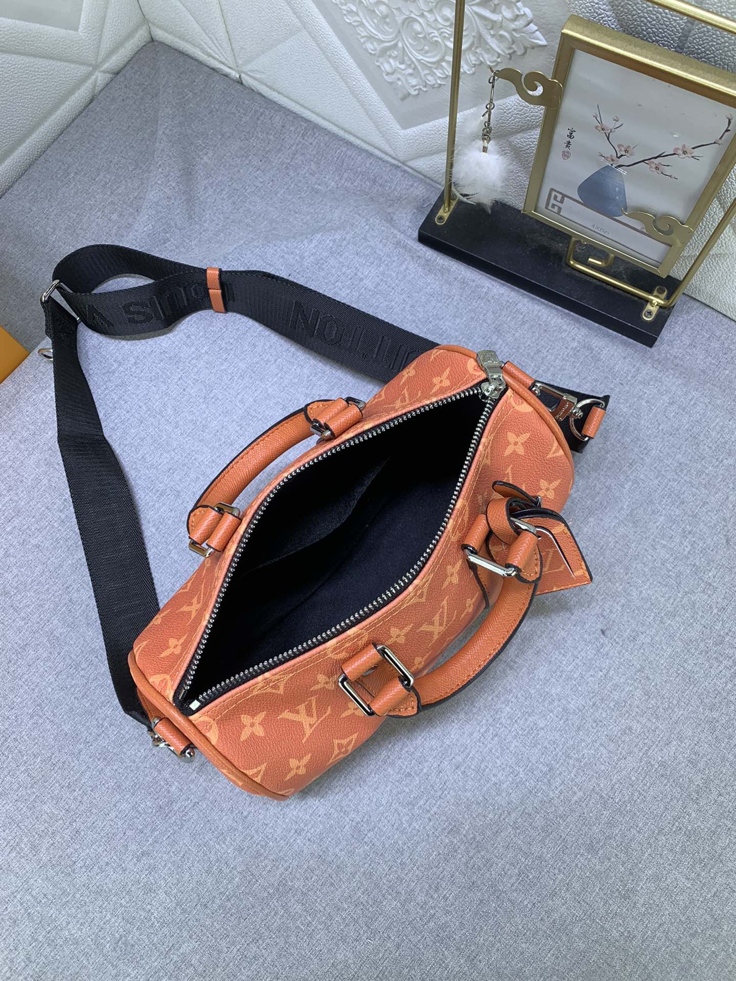 Louis Vuitton Keepall Bandoulière 25 Mens Shoulder Bags