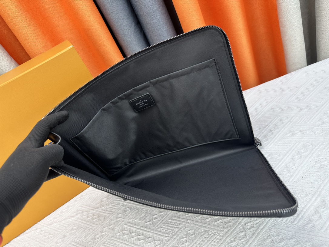 Louis Vuitton M82074 Pochette Jour Clutch Bags Size 35*25*2cm