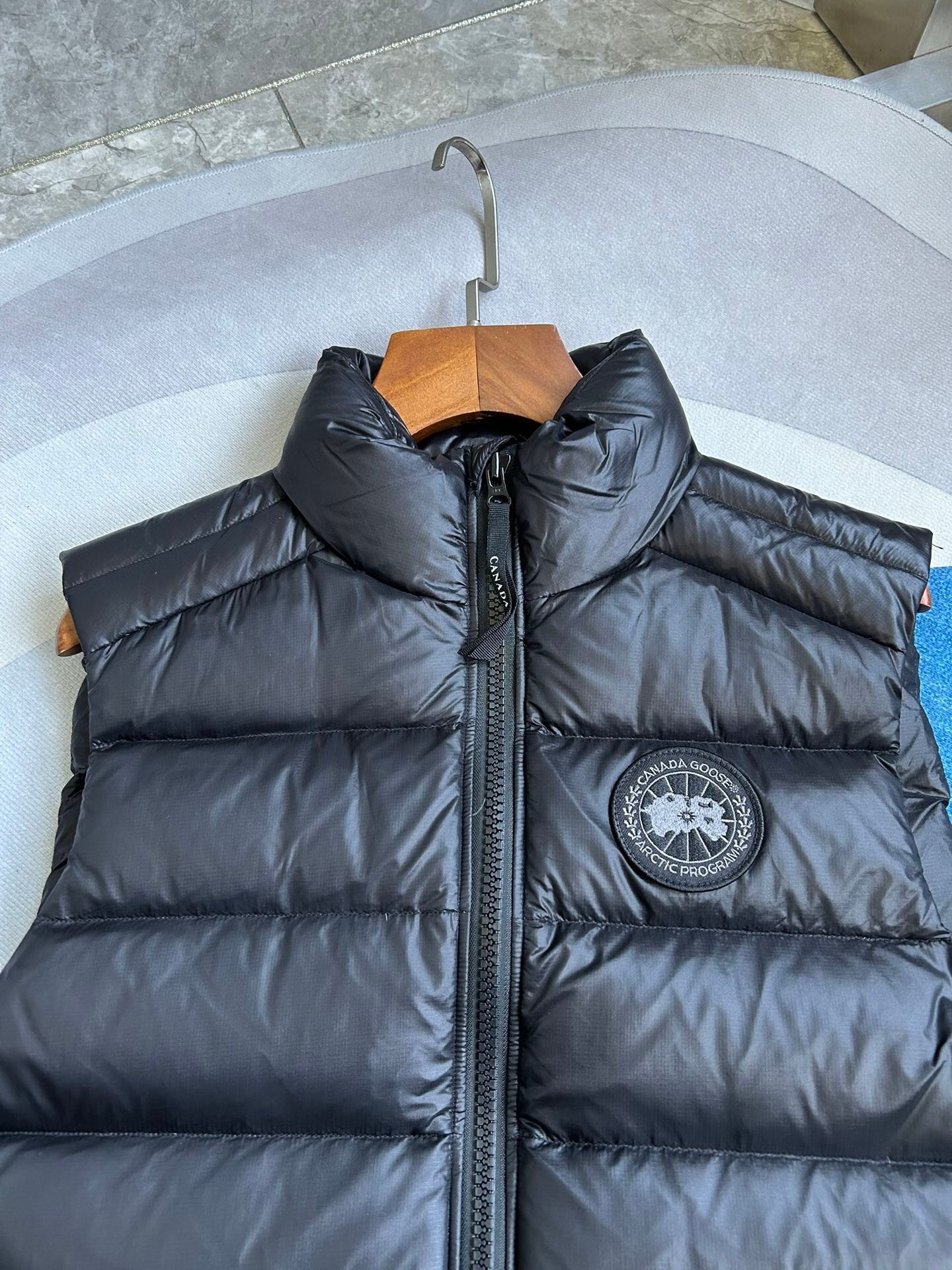 Canada Goose E2229 Crofton Vest-WD Men Winter Vest Size S-XXL