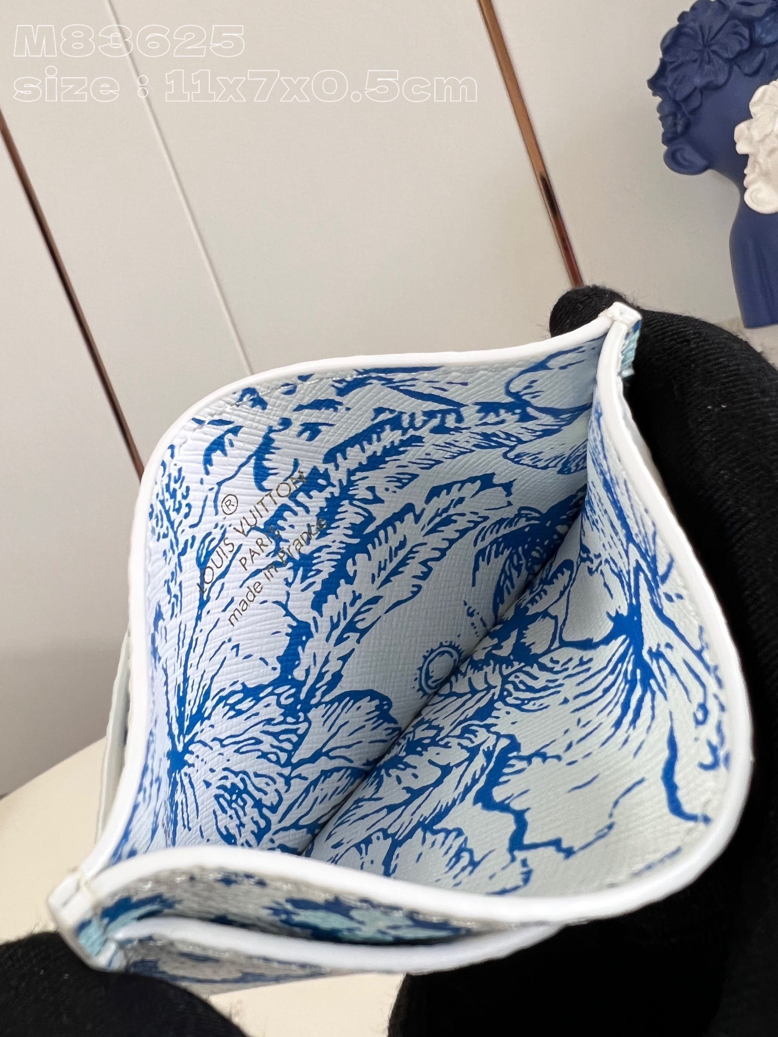 Louis Vuitton M83625 Card Holder Size 11*7*0.5cm