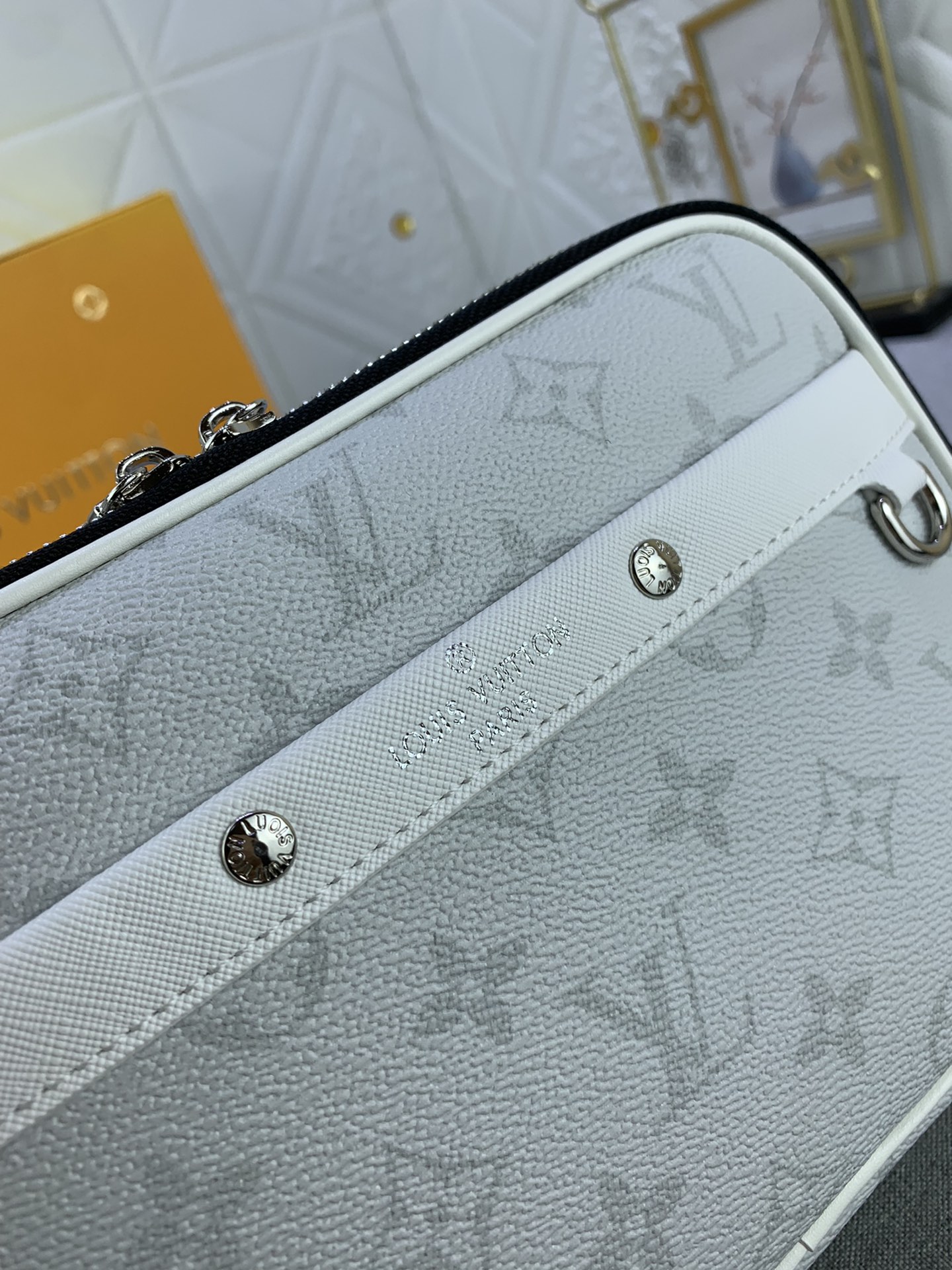 Louis Vuitton M31069 Alpha Mens Shoulder Bags Size 11*18*6cm