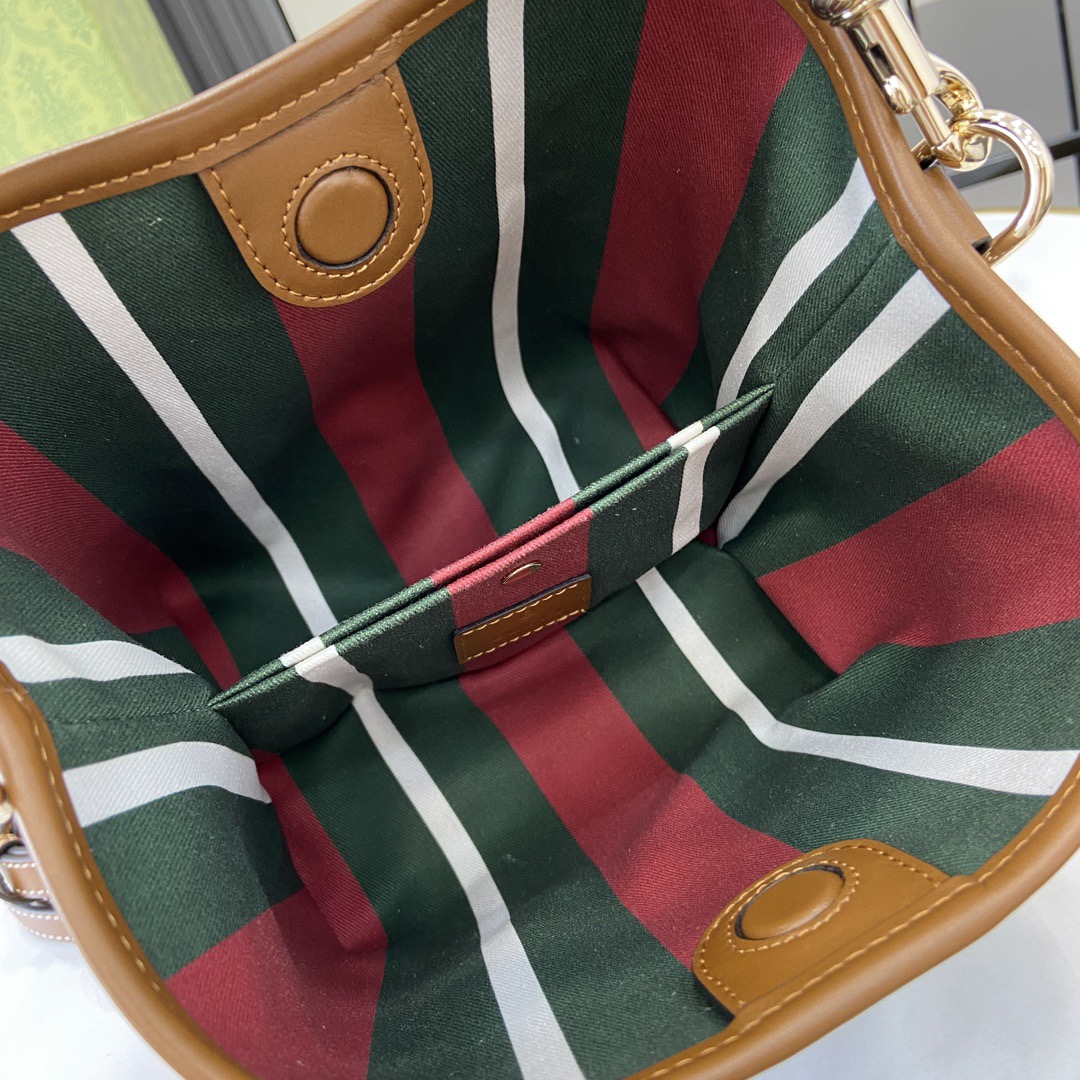Gucci GG Emblem Women Shoulder Bags Size 20*18*11cm