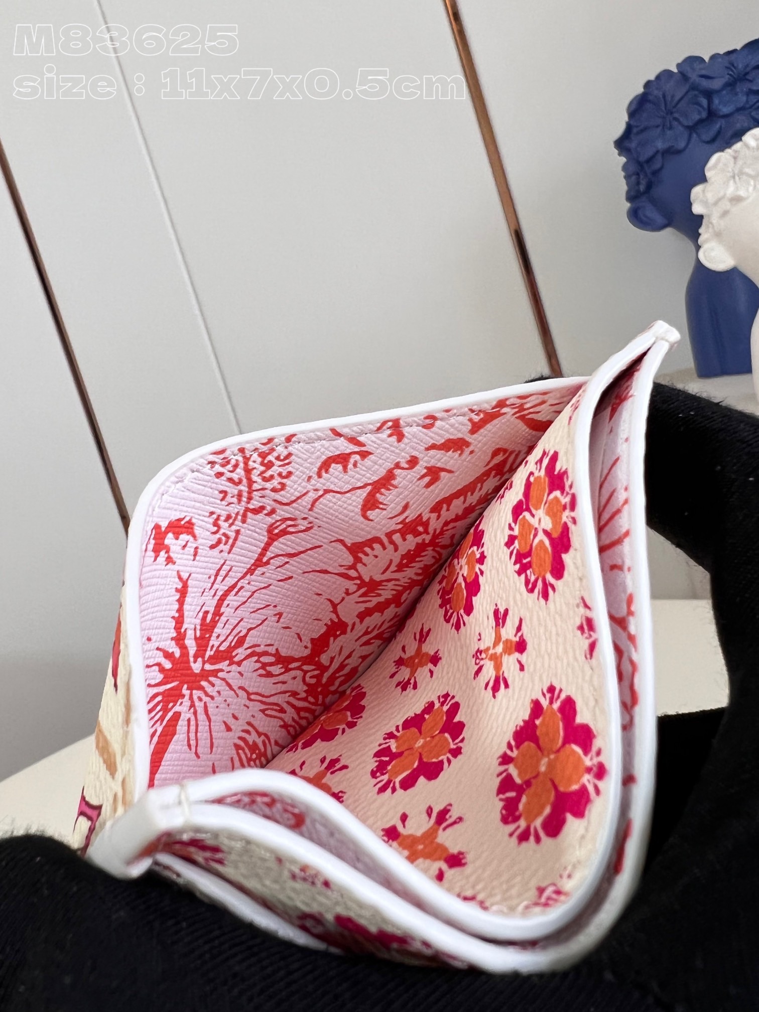 Louis Vuitton M83625 Card Holder Size 11*7*0.5cm