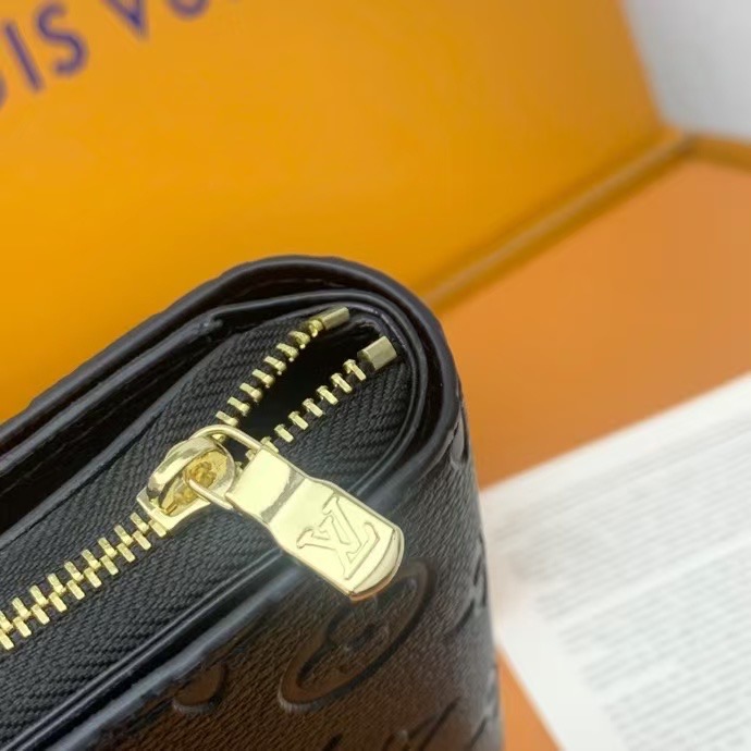 Louis Vuitton Women Card Holder M83689