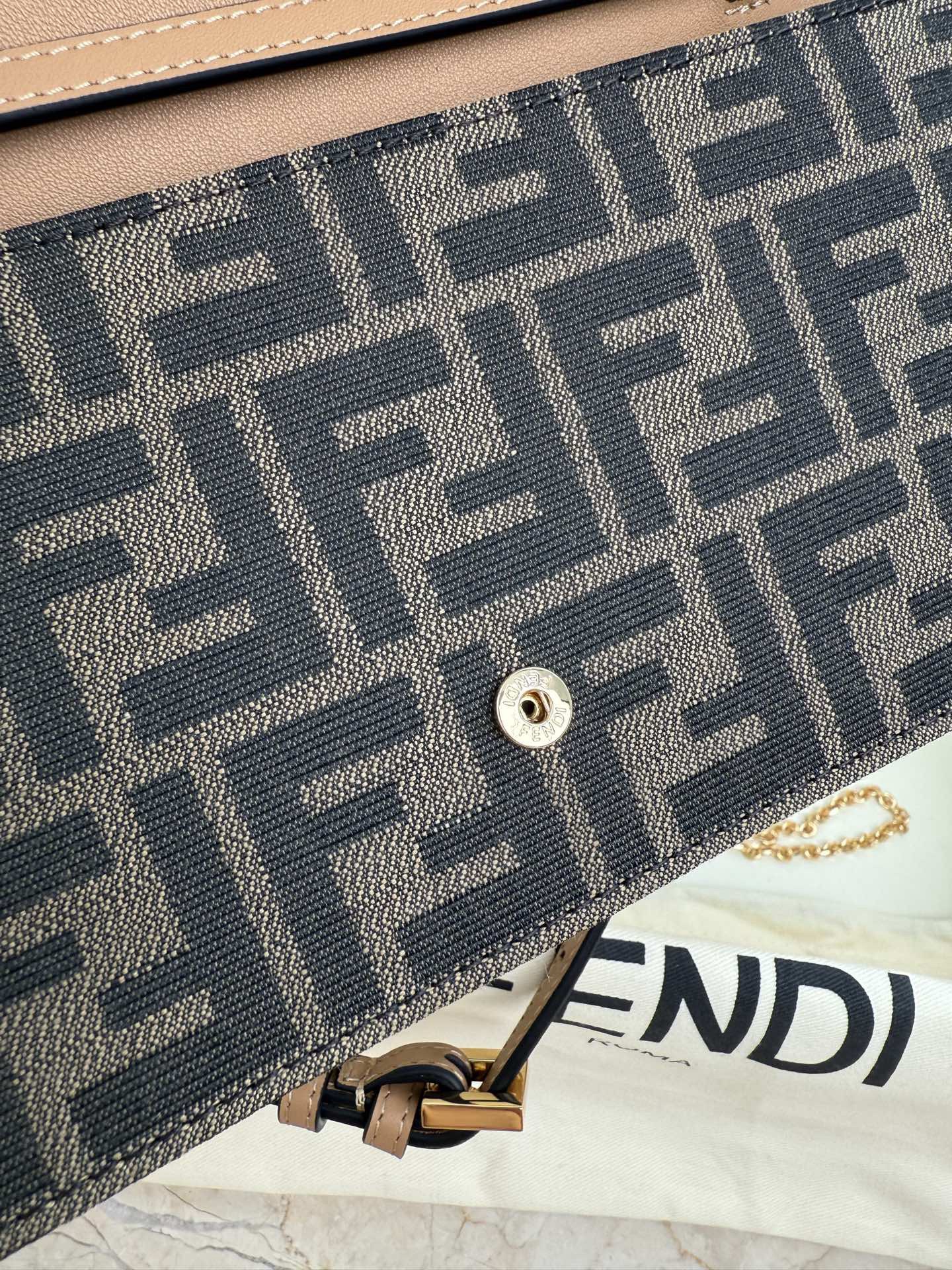 Fendi Women Shoulder Bags Size 21*11*5cm