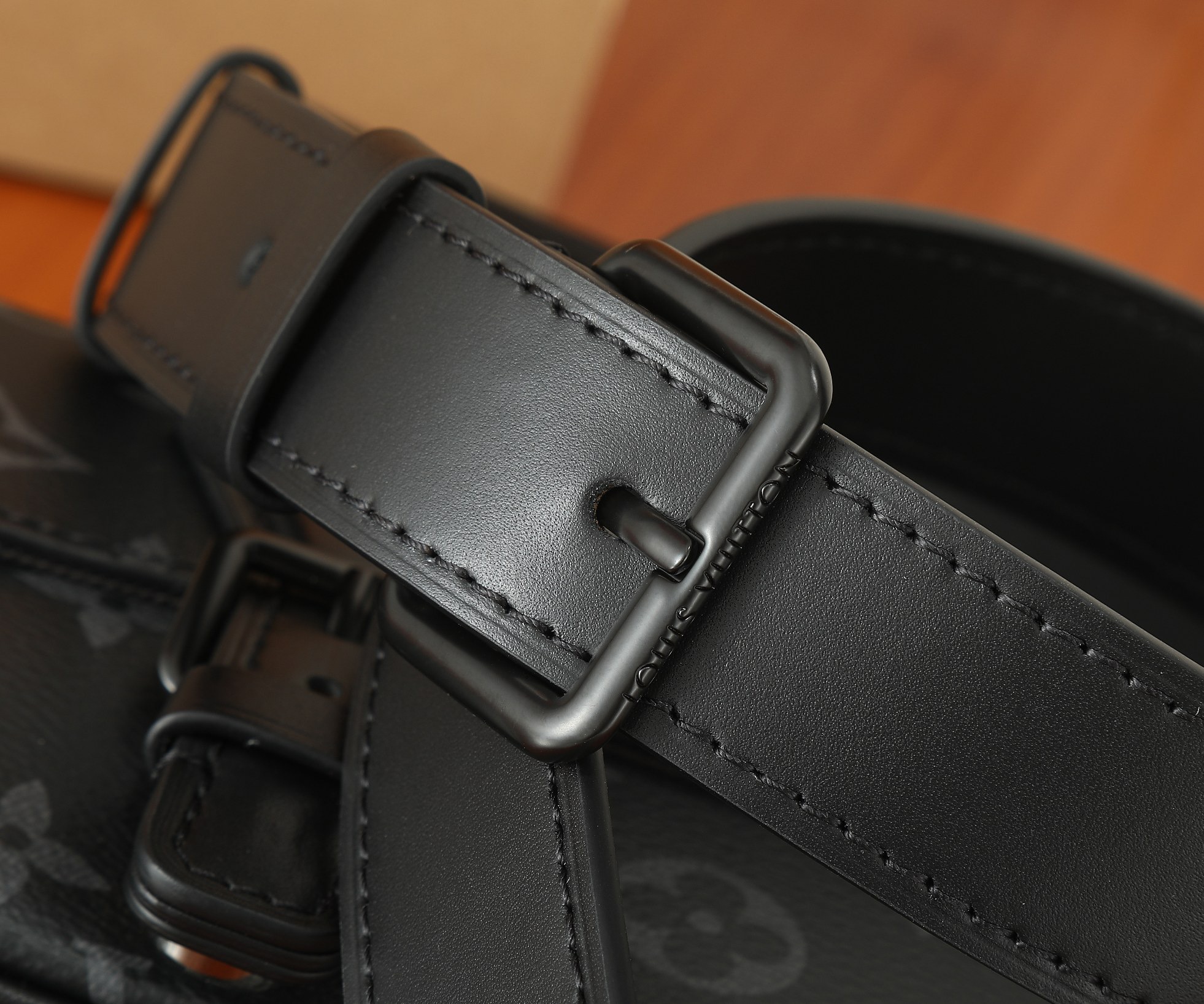 Louis Vuitton M83567 Montsouris Wearable Wallet Mens Shoulder Bags Size 22*12*6cm