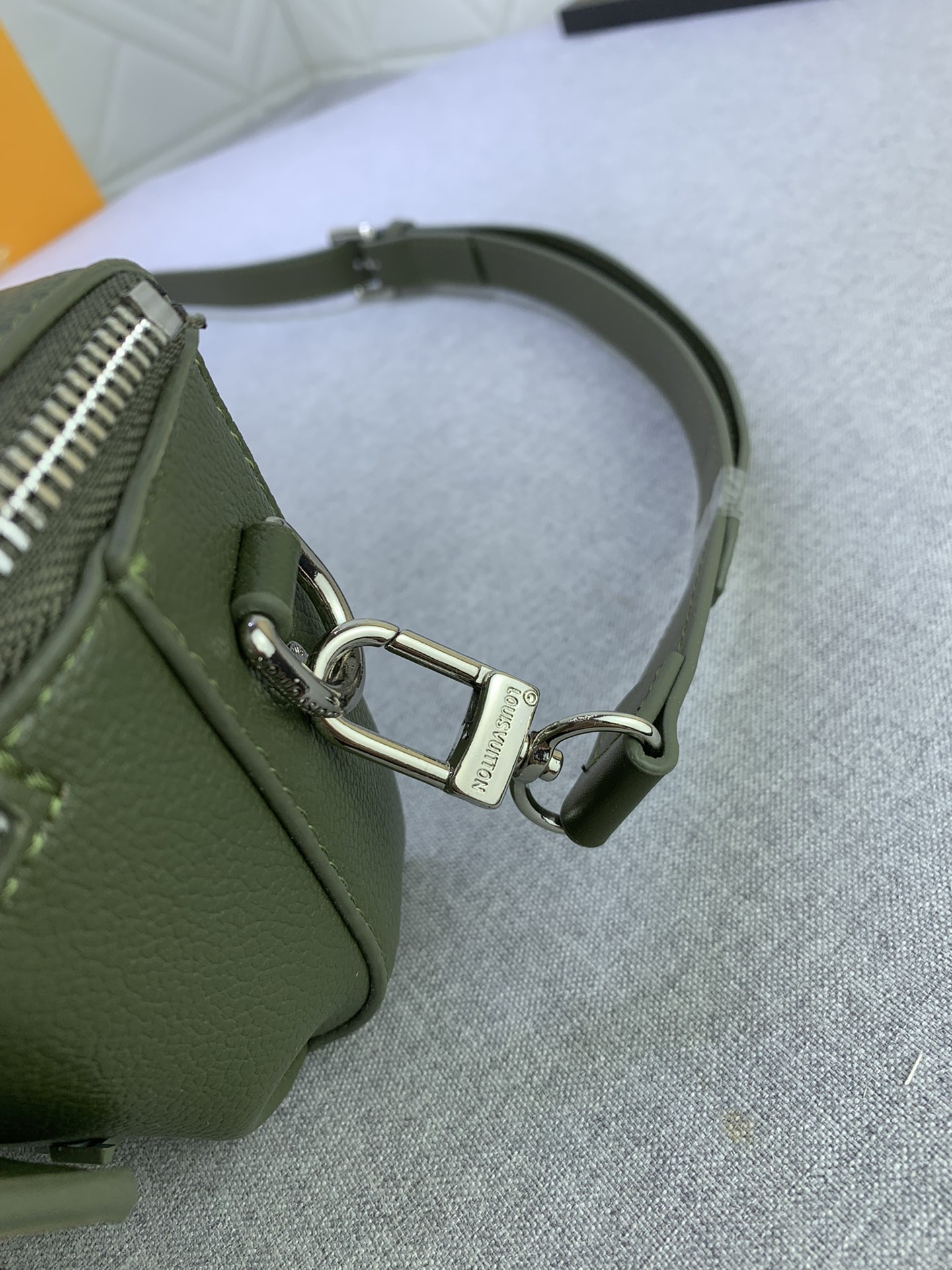 Louis Vuitton M83560 Pilot Mens Shoulder Bags Size 20*12*5cm