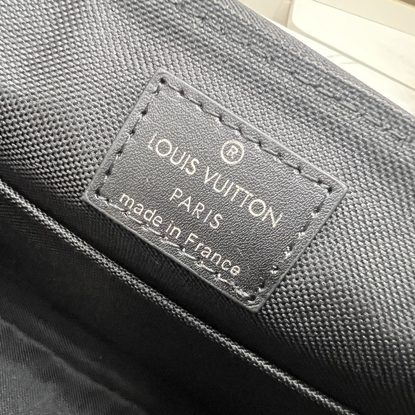 Louis Vuitton N42710 District Mens Shoulder Bags Size 26*20*7cm