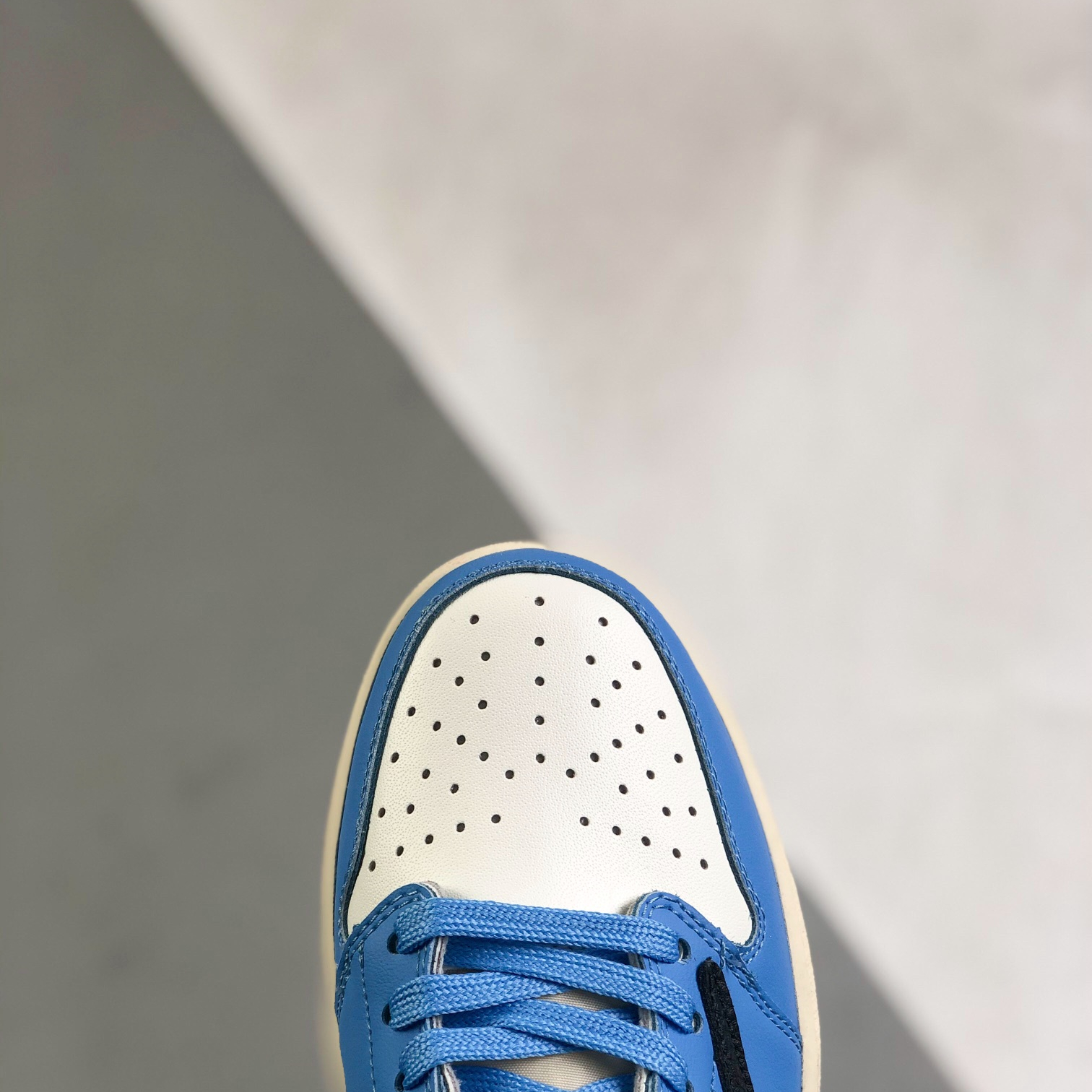 Nike Air Jordan 1 x Travis Scott Low Top Sneaker Shoes Gr. 36-46