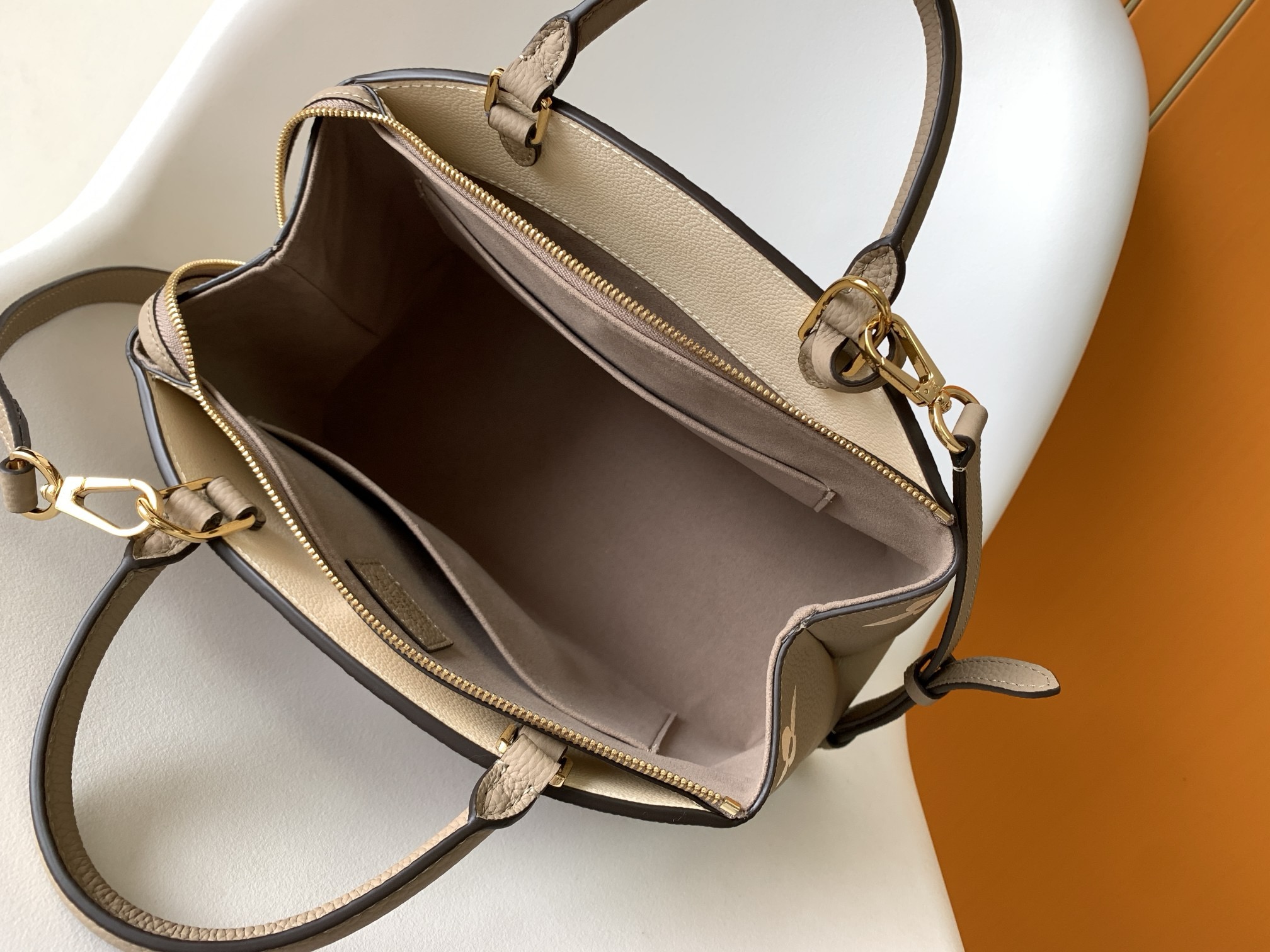 Louis Vuitton M45833 Women Shoulder Bags 2-Size