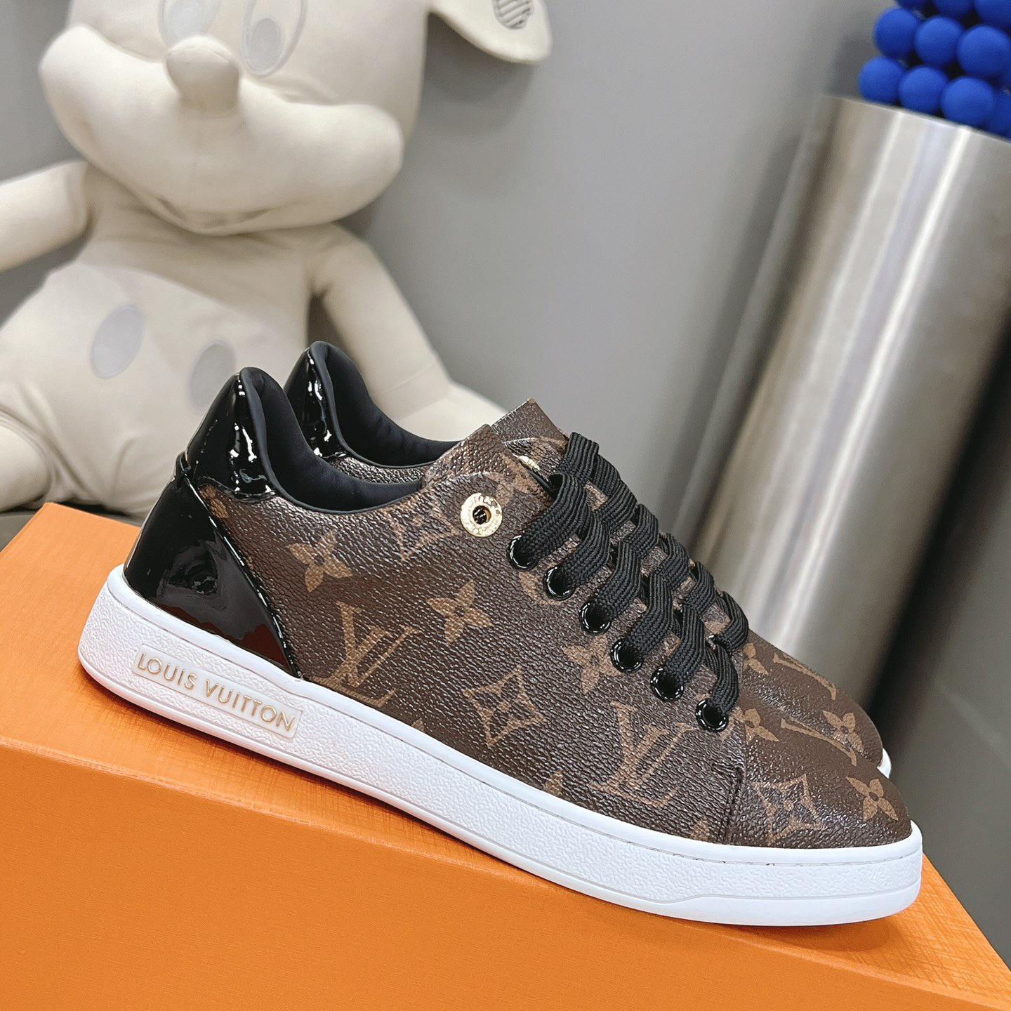 Louis Vuitton Frontrow Sneaker Size 35-40  2-Color
