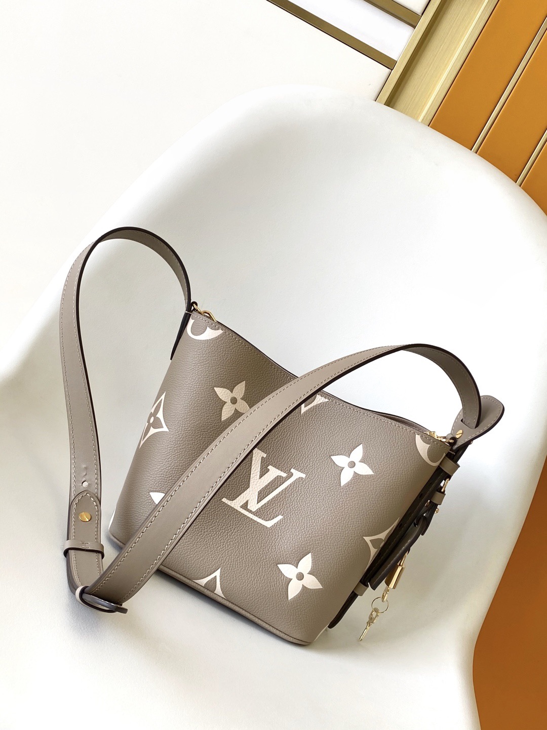 Louis Vuitton M13045 Women Shoulder Bags Size 16*18*12cm