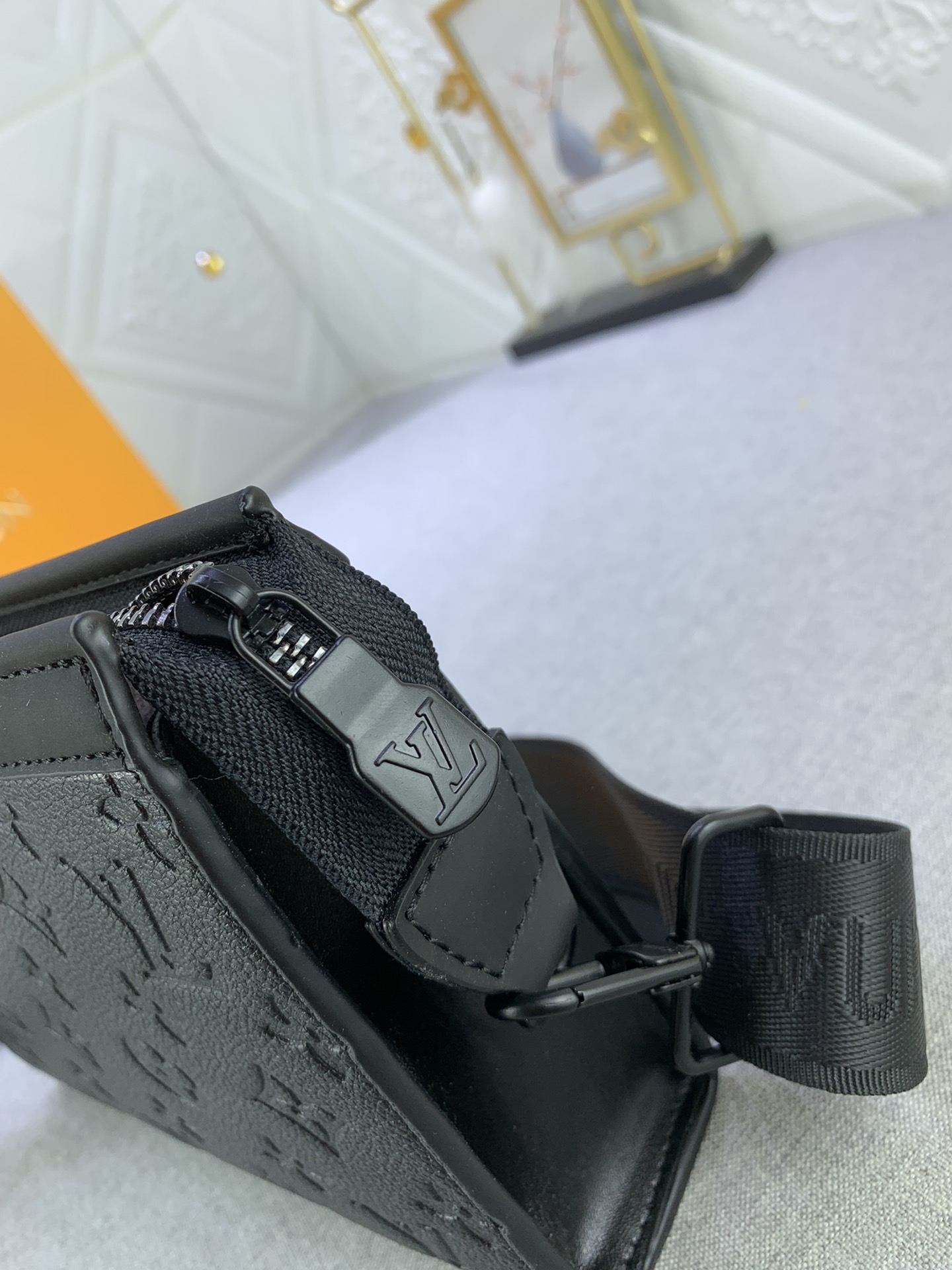 Louis Vuitton M81115 Alpha Wearable Mens Shoulder Bags Size 18*11*6cm