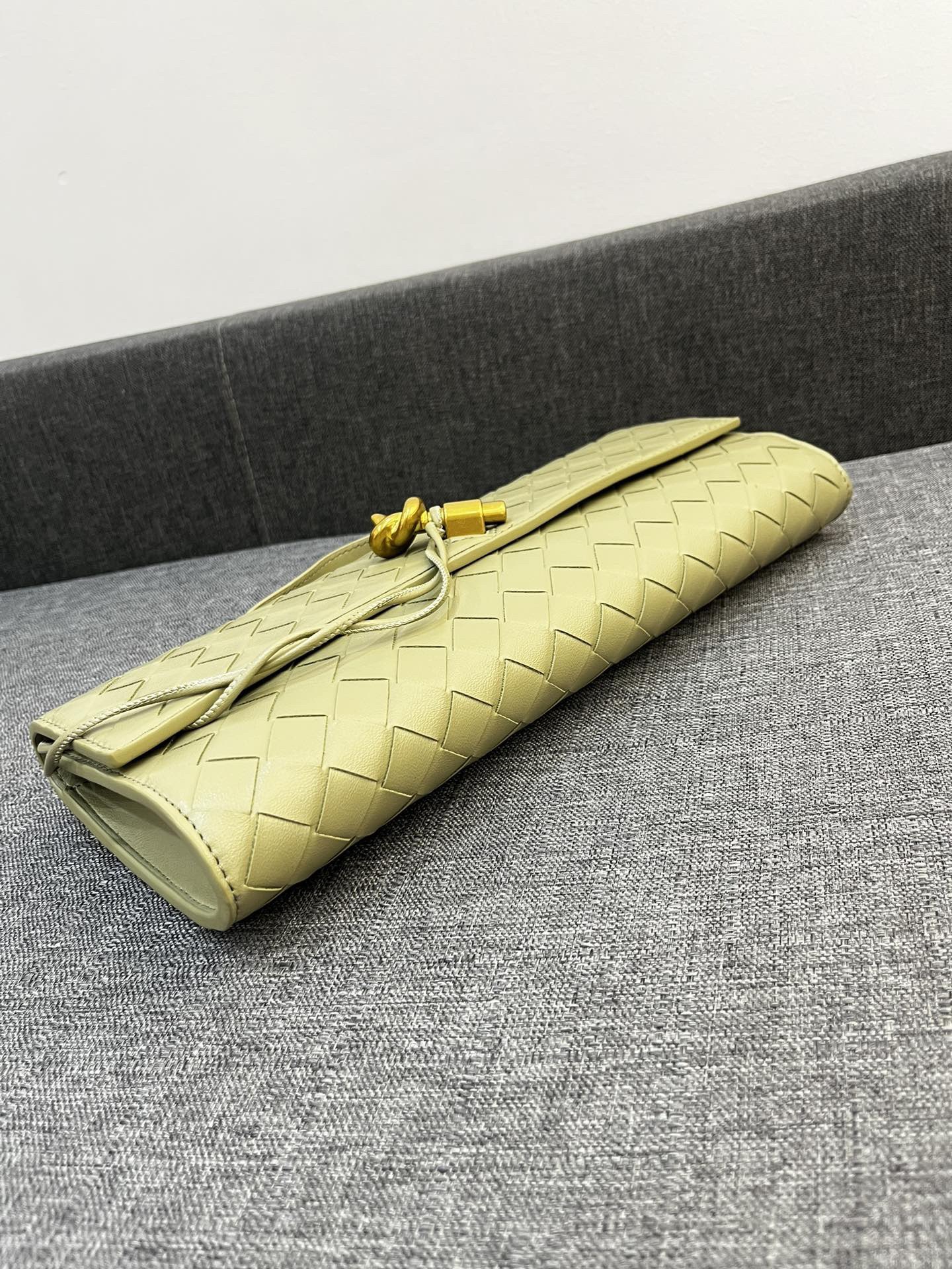 Bottega Veneta Andiamo Clutch 30*13*4cm