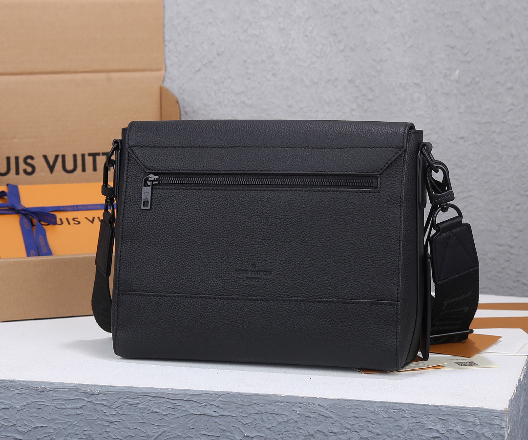 Louis Vuitton M57080 Aerogram Mens Shoulder Bags Size 28*24*10cm