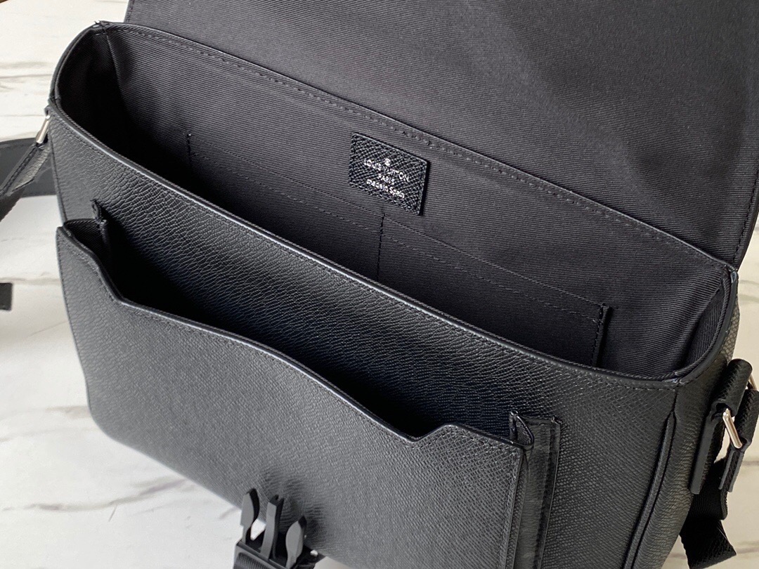 Louis Vuitton M30746 Taigarama Mens Shoulder Bags Size 29*23*11.5cm