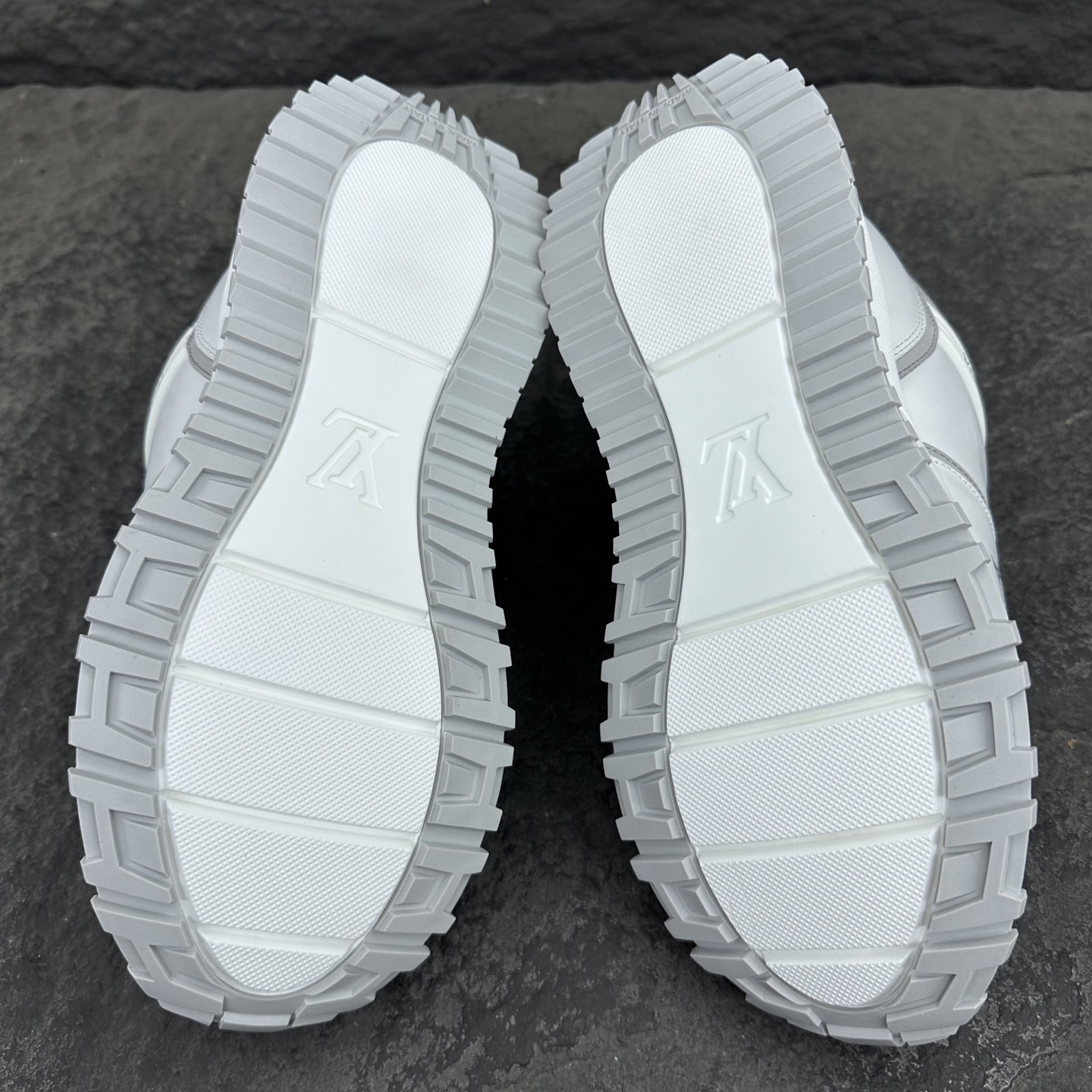 Louis Vuitton Run Away Maxi Sneaker Size 36-46