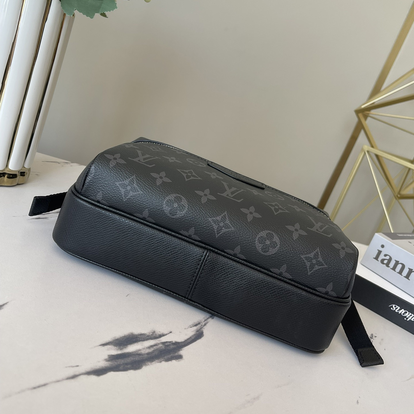 Louis Vuitton M30233 Outdoor Messenger Mens Shoulder Bags Size 29.5*20*10.5cm