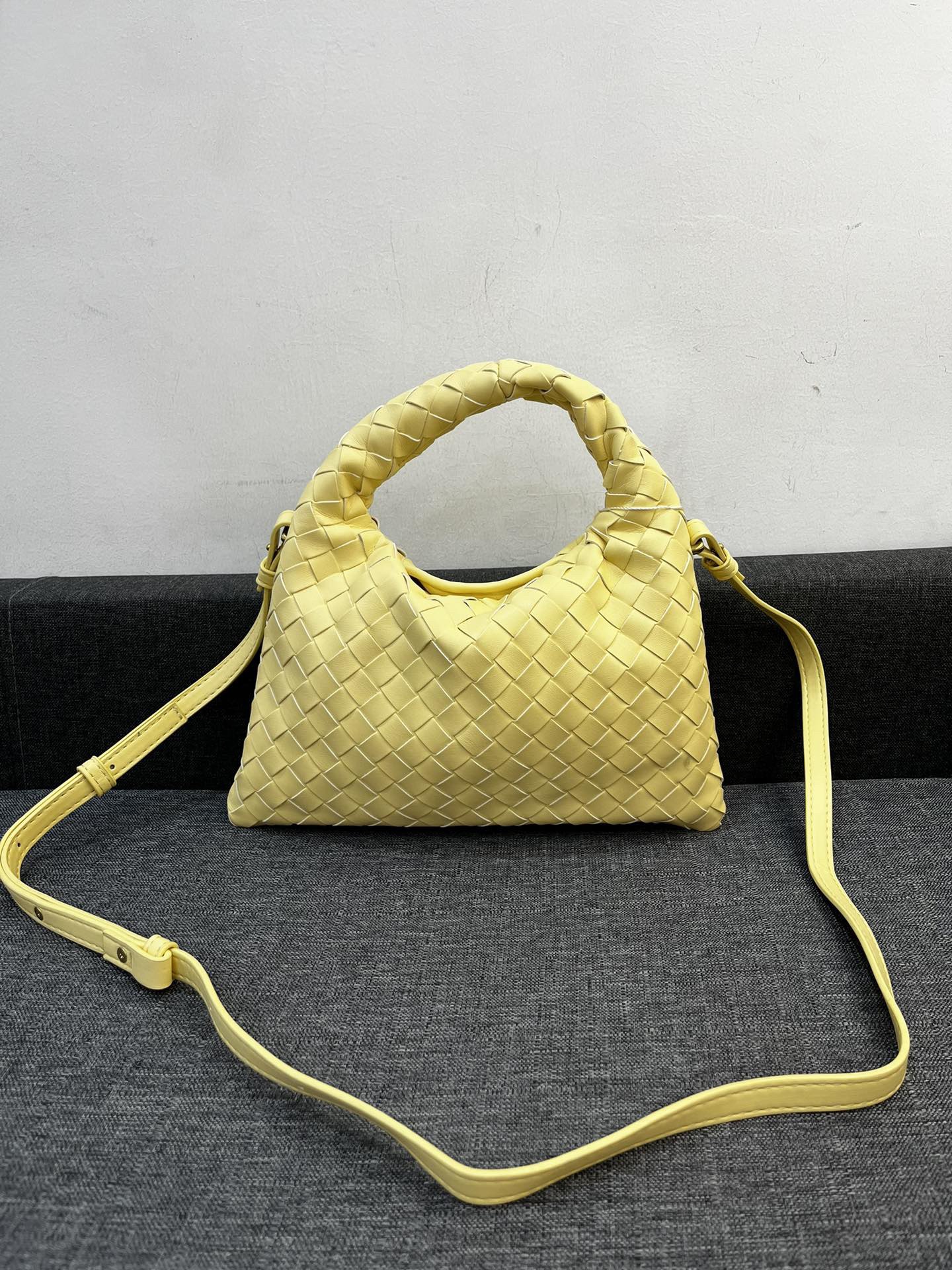 Bottega Veneta HO Women Shoulder Bags 28*17cm