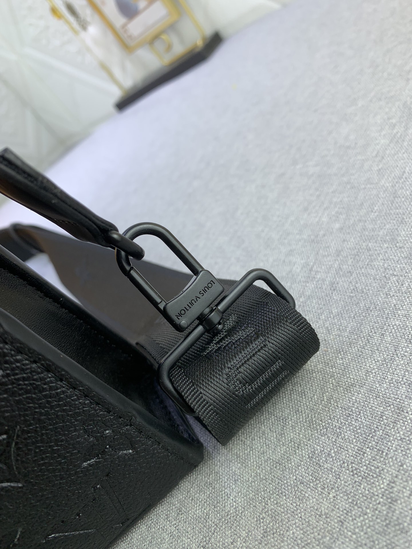 Louis Vuitton M81115 Alpha Wearable Mens Shoulder Bags Size 18*11*6cm