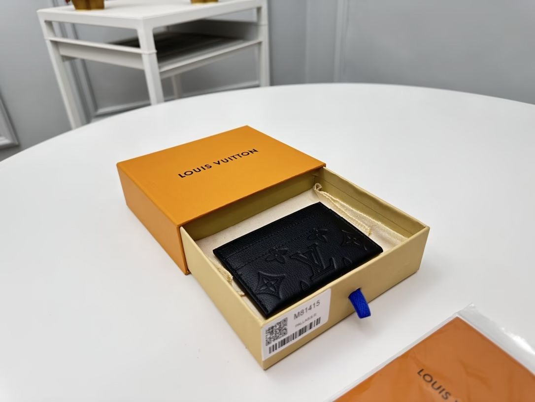 Louis Vuitton M81415 Card Holder Size 11*7*1.5cm