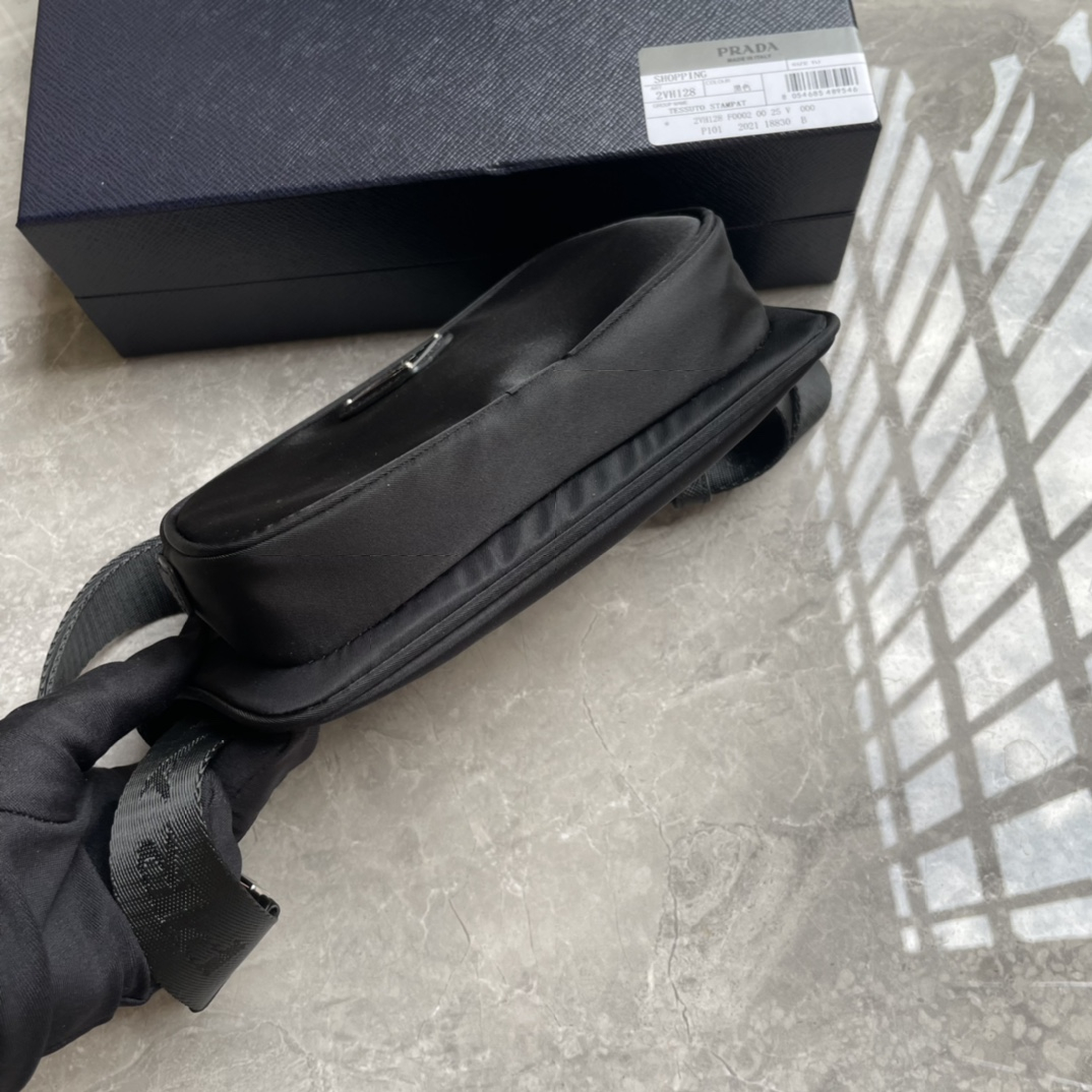 Prada 2VH128 Re-Nylon Mens Shoulder Bags Size 19*13*2.5cm