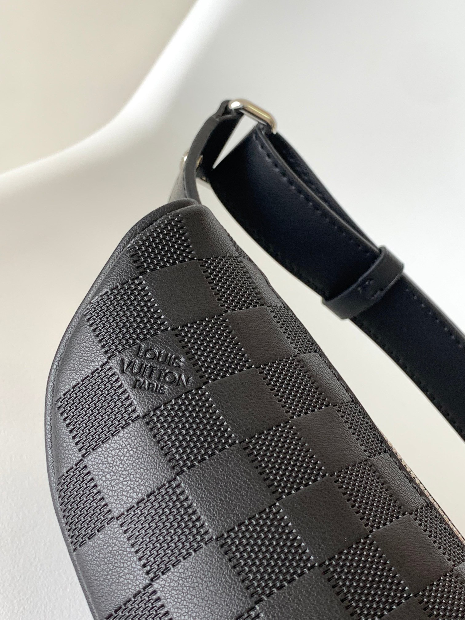 Louis Vuitton N40298 Discovery Graphite Mens Shoulder Bags Size 26*13*7cm