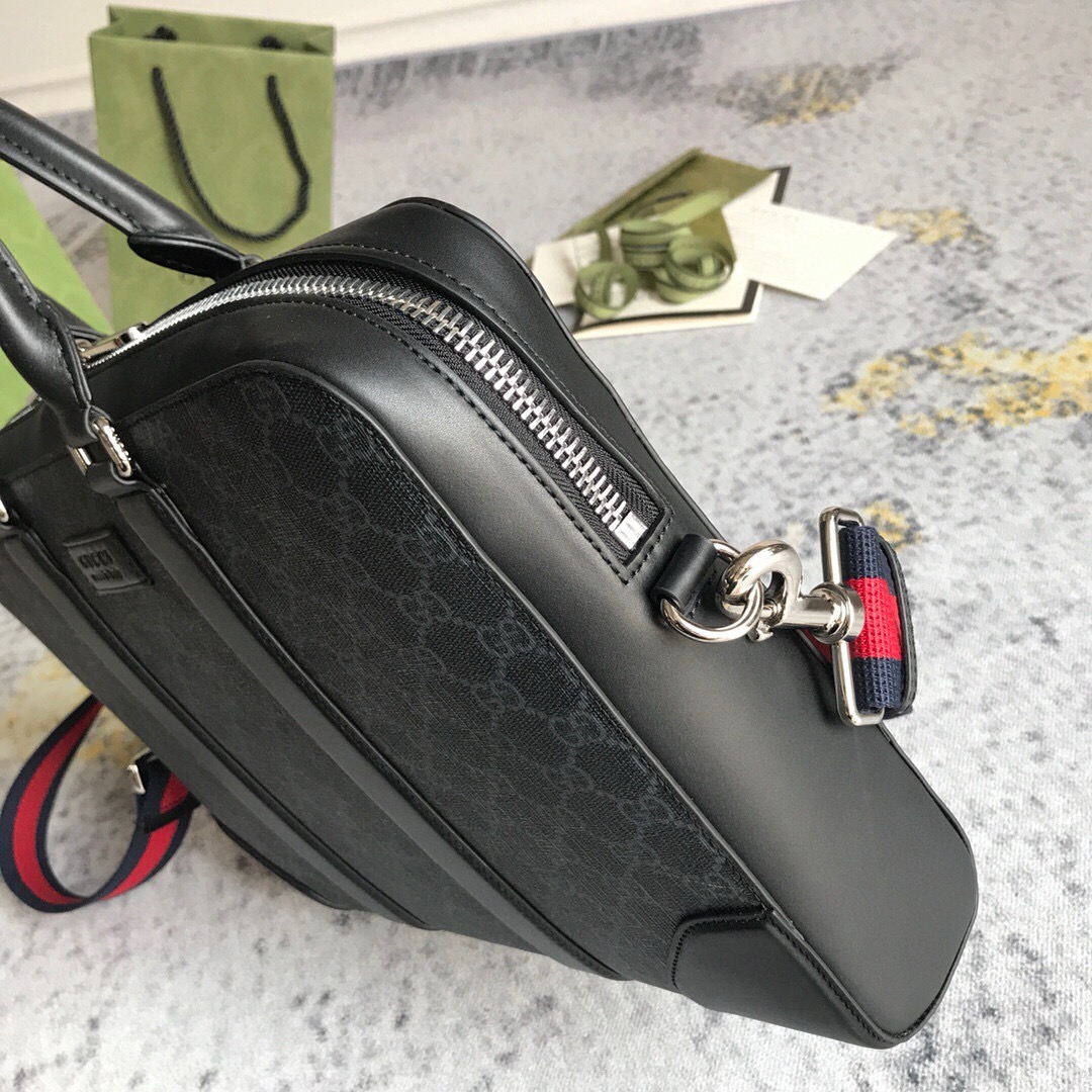 Gucci Aus GG Supreme Mens Shoulder bags Size 36*28*7cm