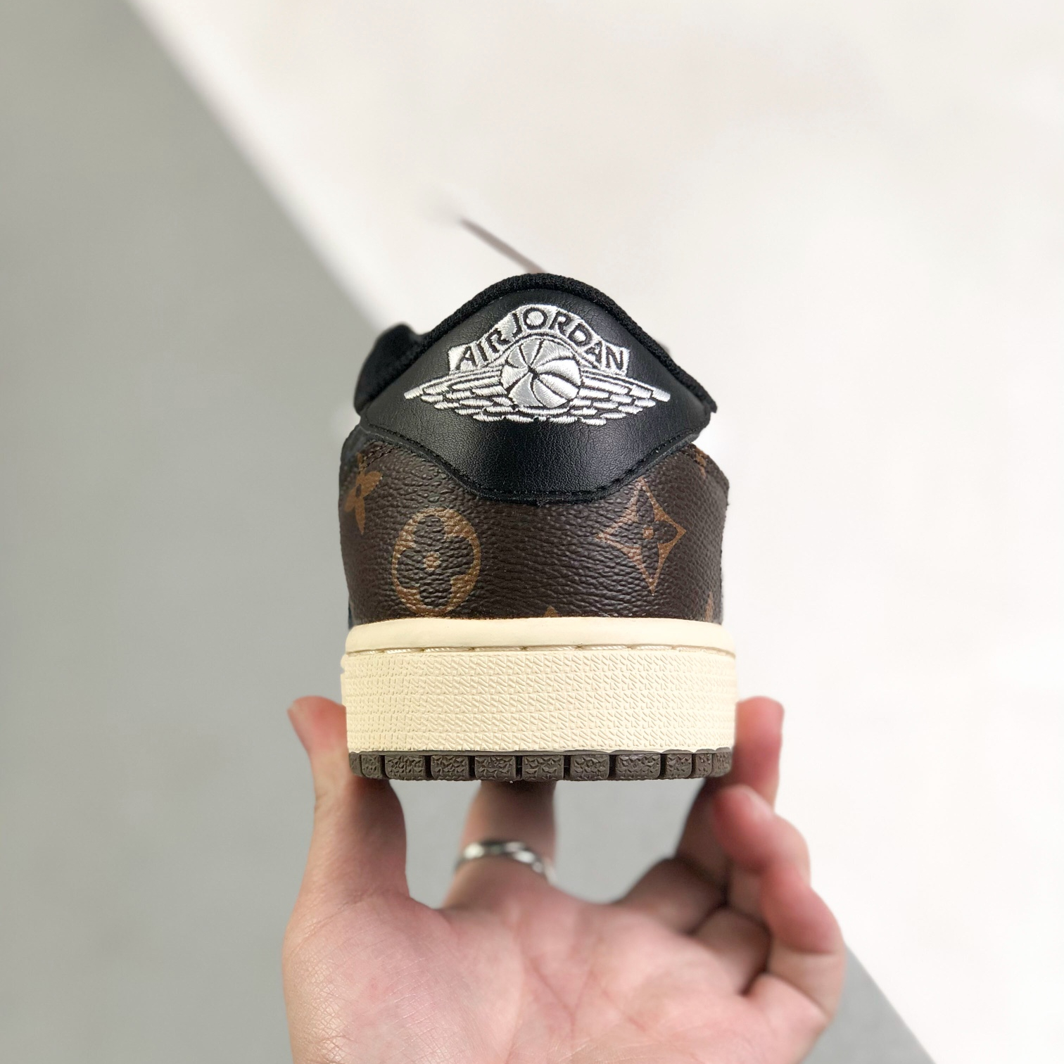 Nike Air Jordan 1 x Travis Scott Low Top Sneaker Shoes Gr. 36-46