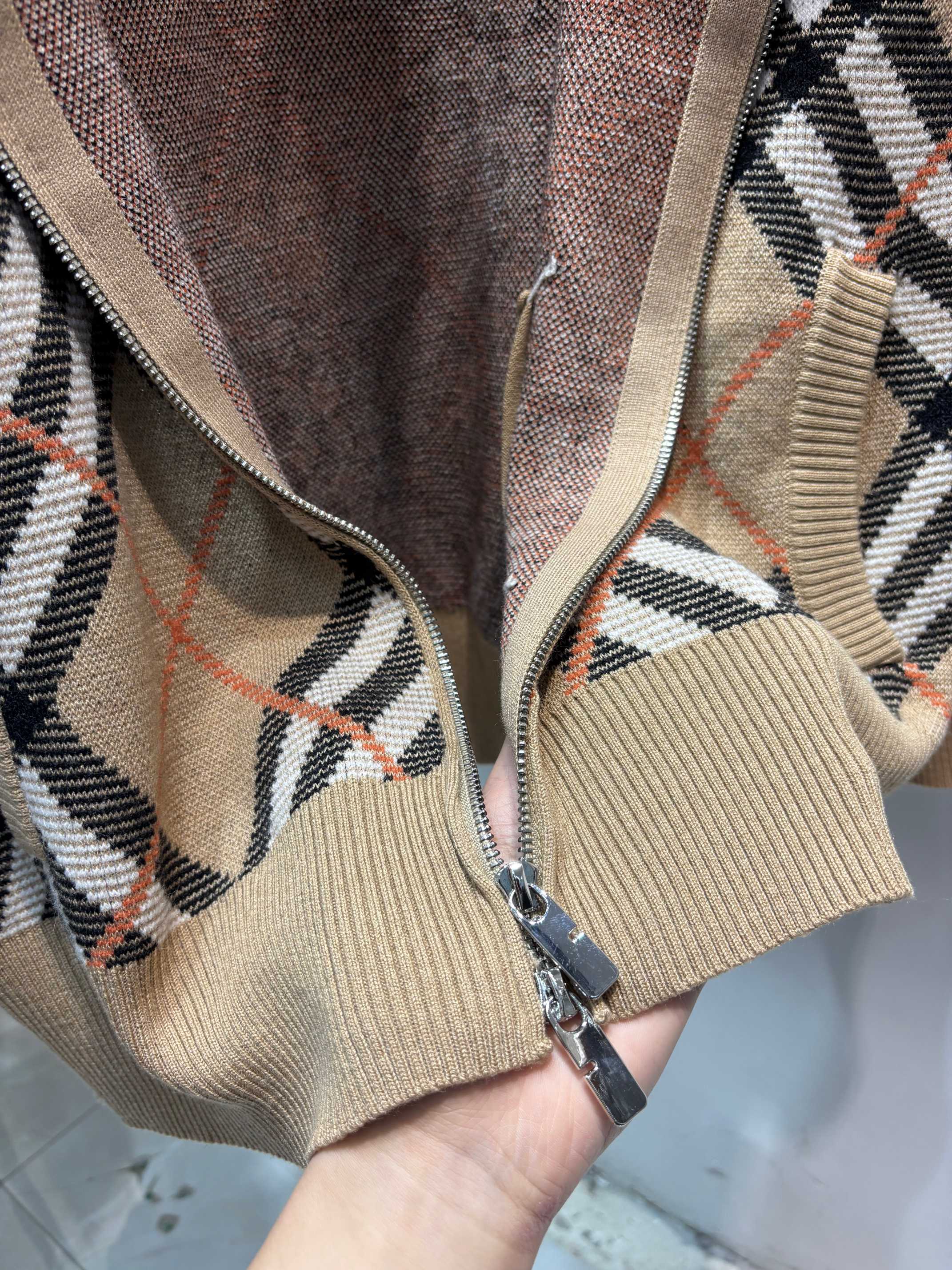 Burberry Unisex Jacket Size S-XL