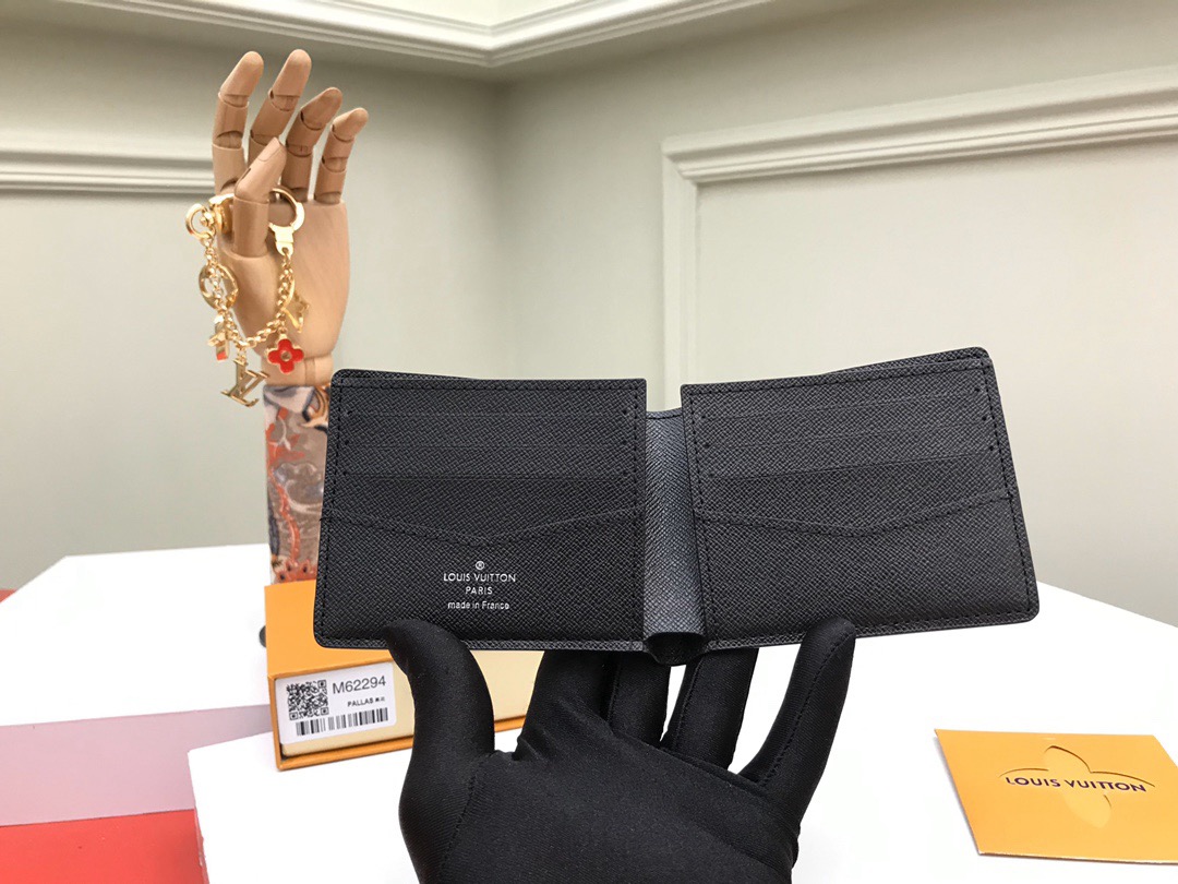 Louis Vuitton Men Wallet M62294 Size 11.9*9cm