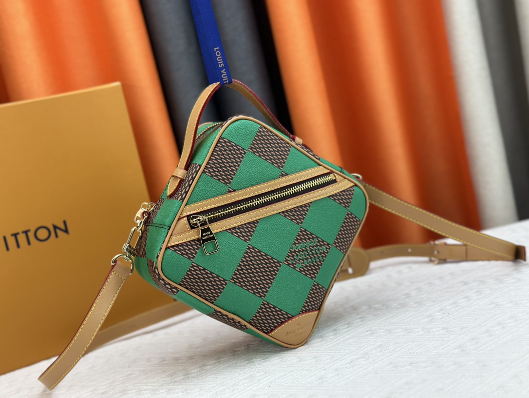 Louis Vuitton N40563 Mens Shoulder Bags Size 20cm