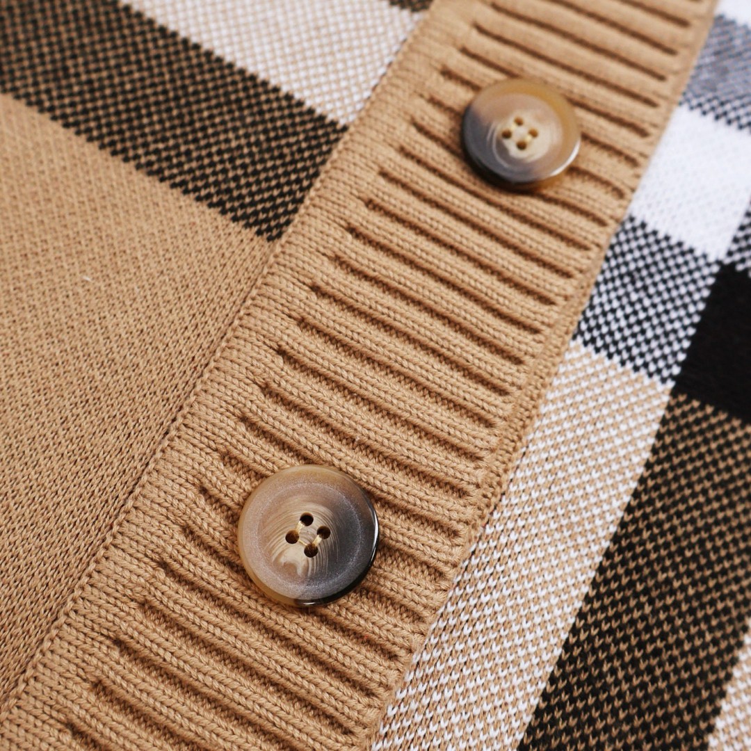 Burberry Classic style Sweatshirt Size S-XL