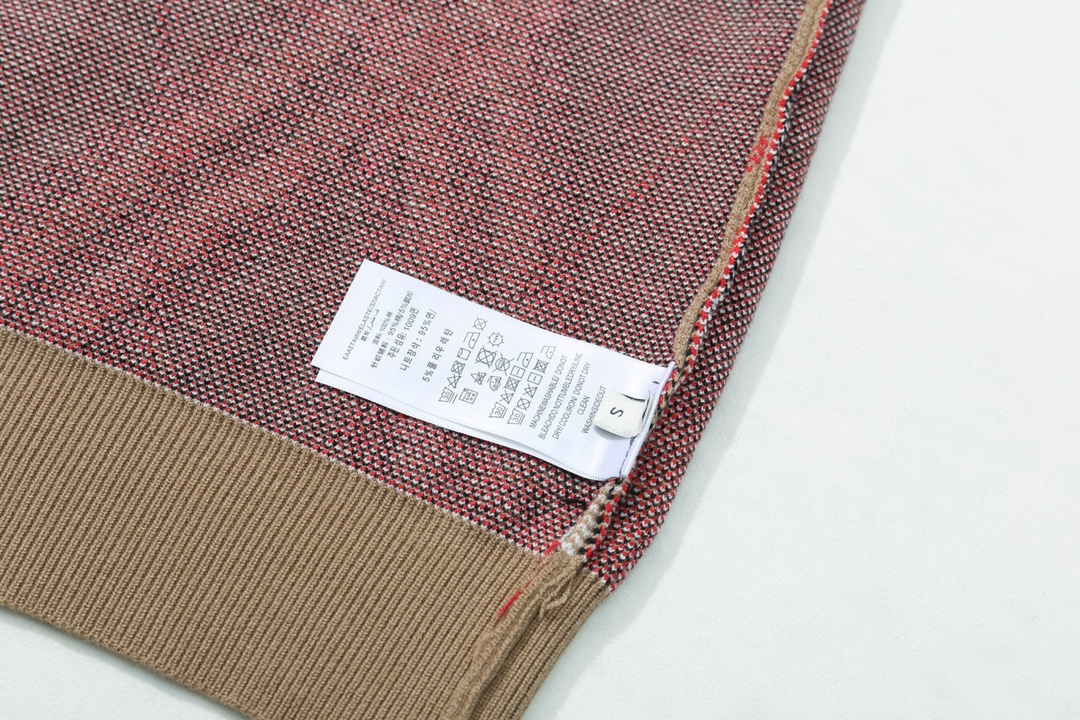 Burberry Unisex Sweatshirt Size S-XL