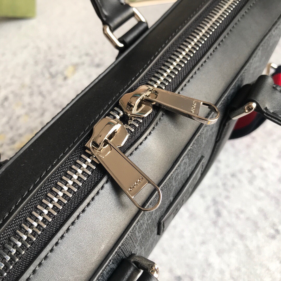 Gucci Aus GG Supreme Mens Shoulder bags Size 36*28*7cm