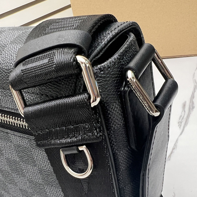 Louis Vuitton N42710 District Mens Shoulder Bags Size 26*20*7cm