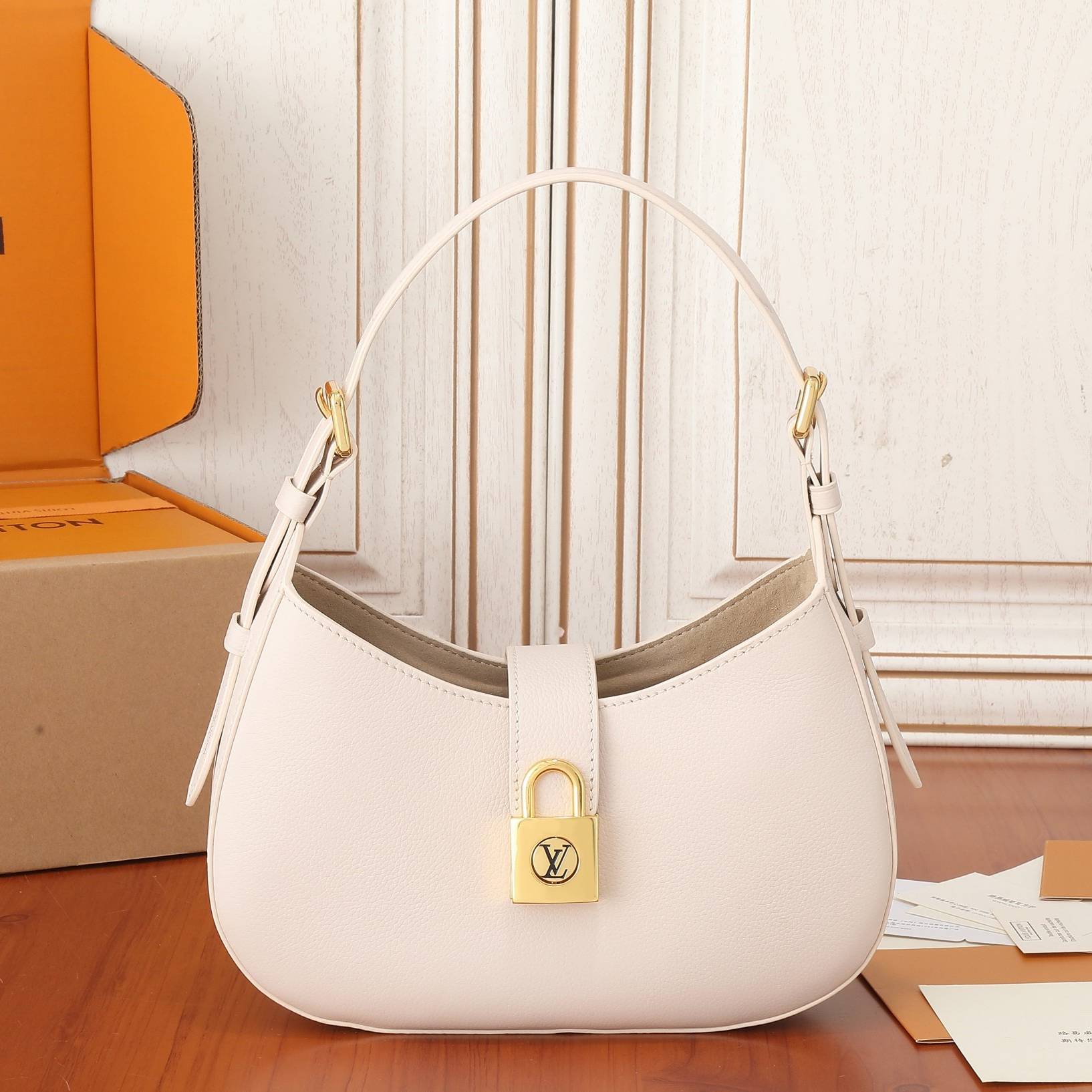 Louis Vuitton M24990 Low Key Damen-Schultertasche, 26 × 18 × 7 cm