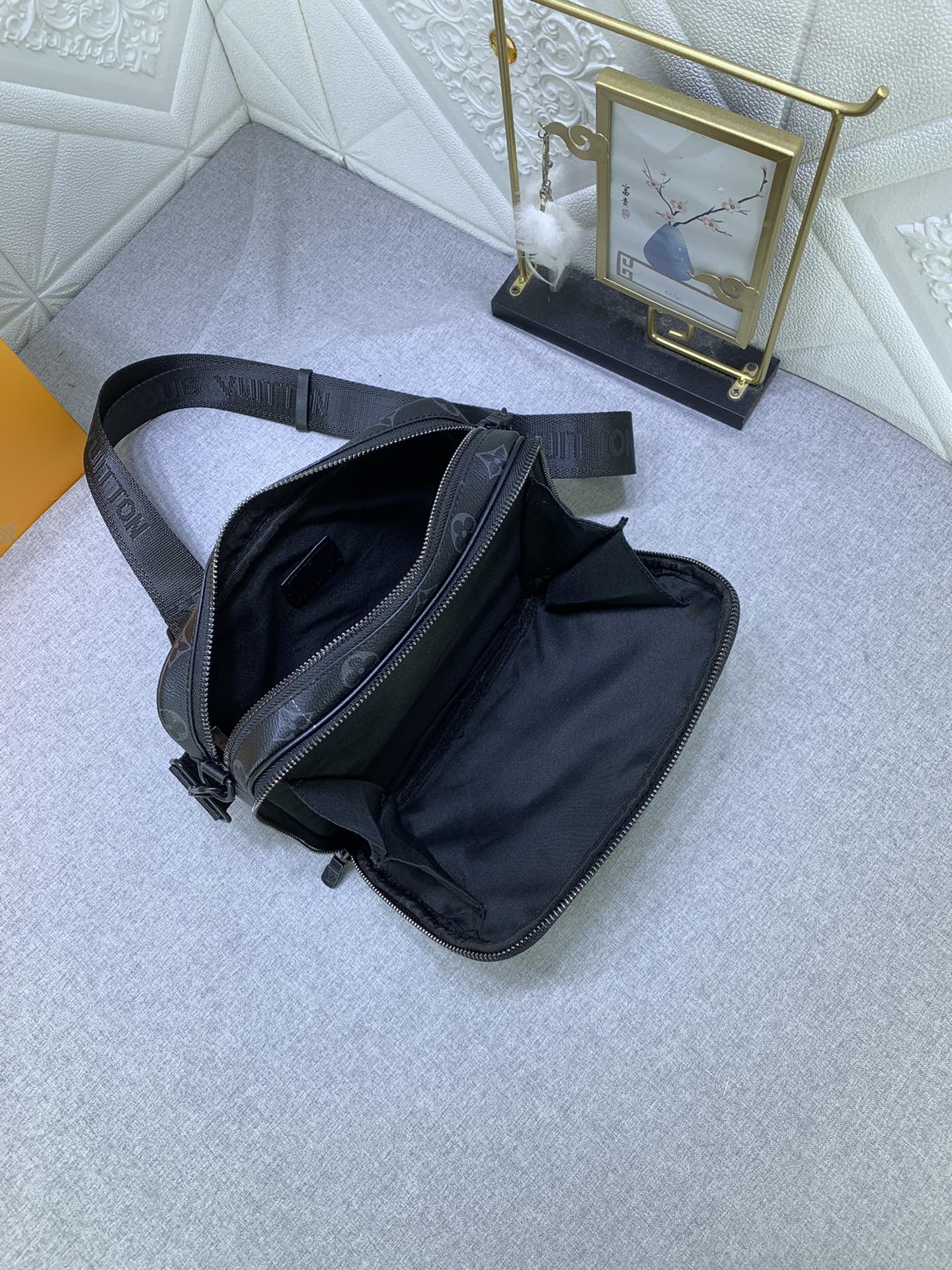 Louis Vuitton M46955 Alpha Mens Shoulder Bags Size 11*18*6cm