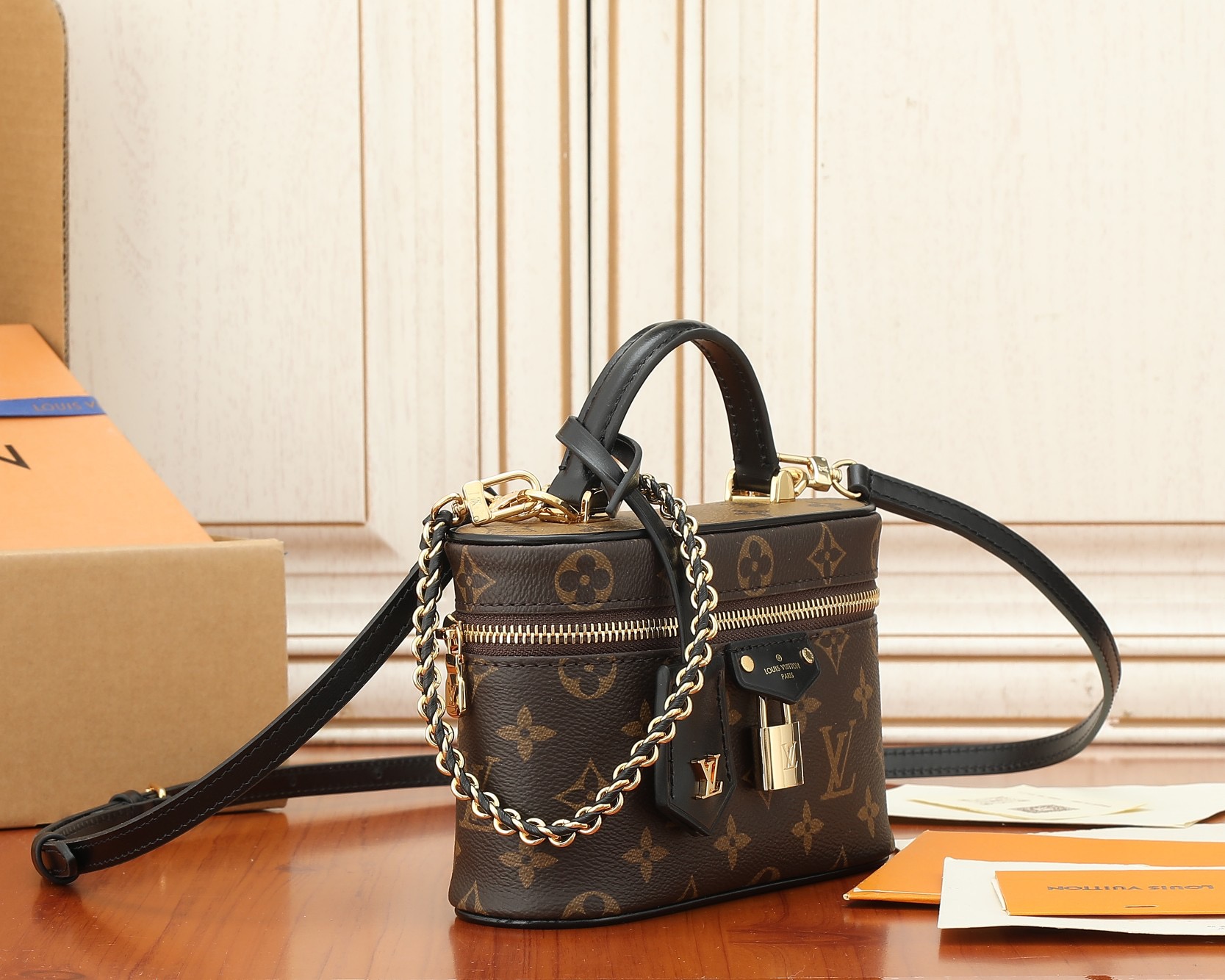 Louis Vuitton M47125 Vanity Chain Pouch Women Shoulder Bags Size 19*11*6cm