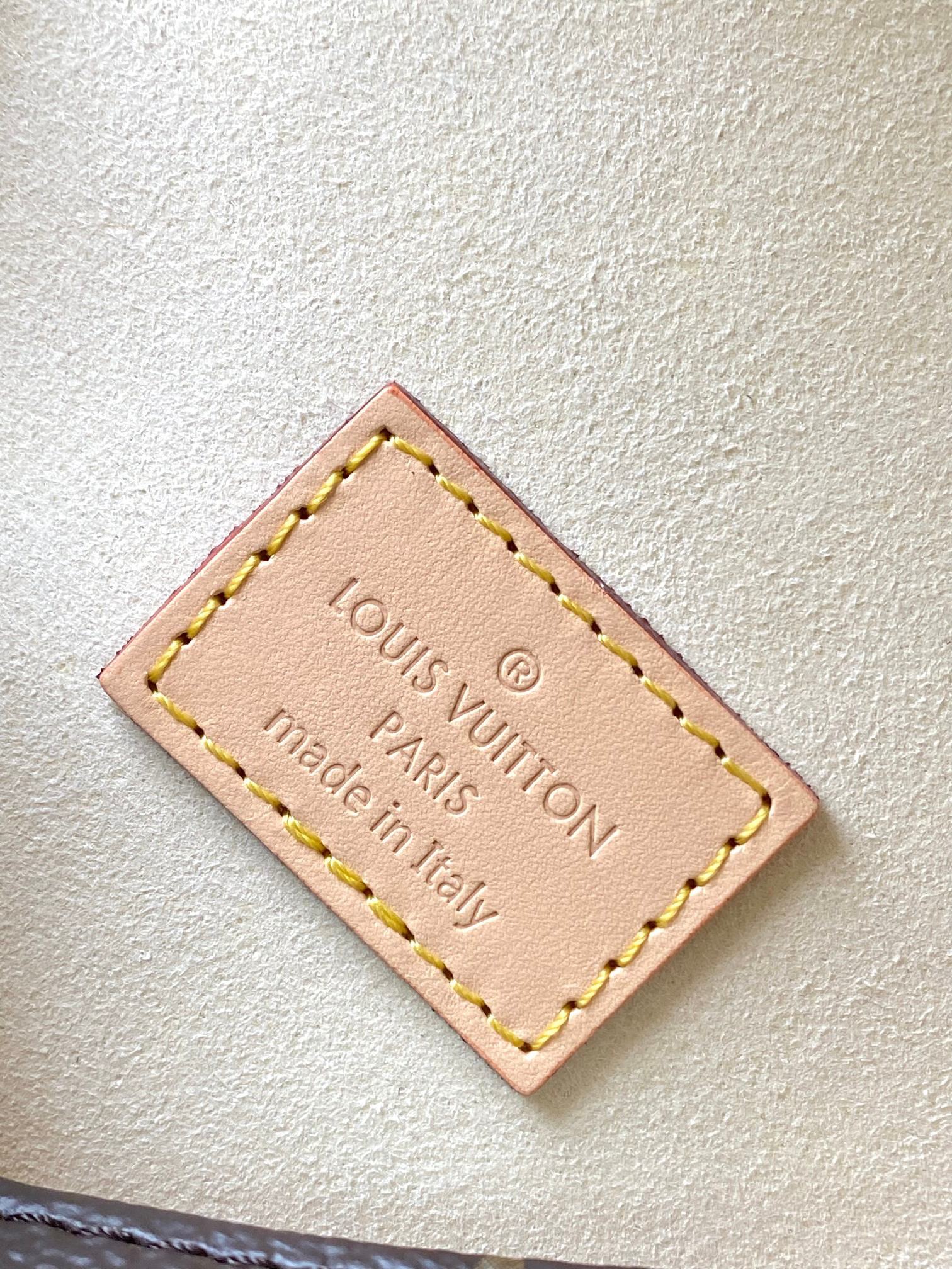 Louis Vuitton M46740 Saumur BB Women Shoulder Bags Size 20*15*7.5cm