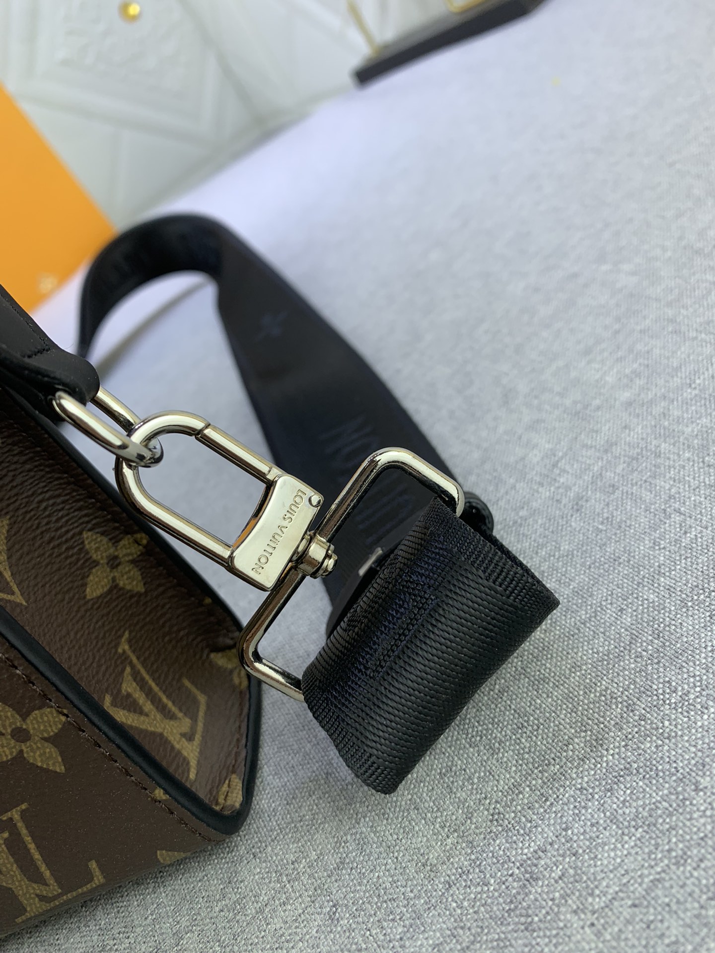 Louis Vuitton M81124 Alpha Wearable Mens Shoulder Bags Size 18*11*6cm