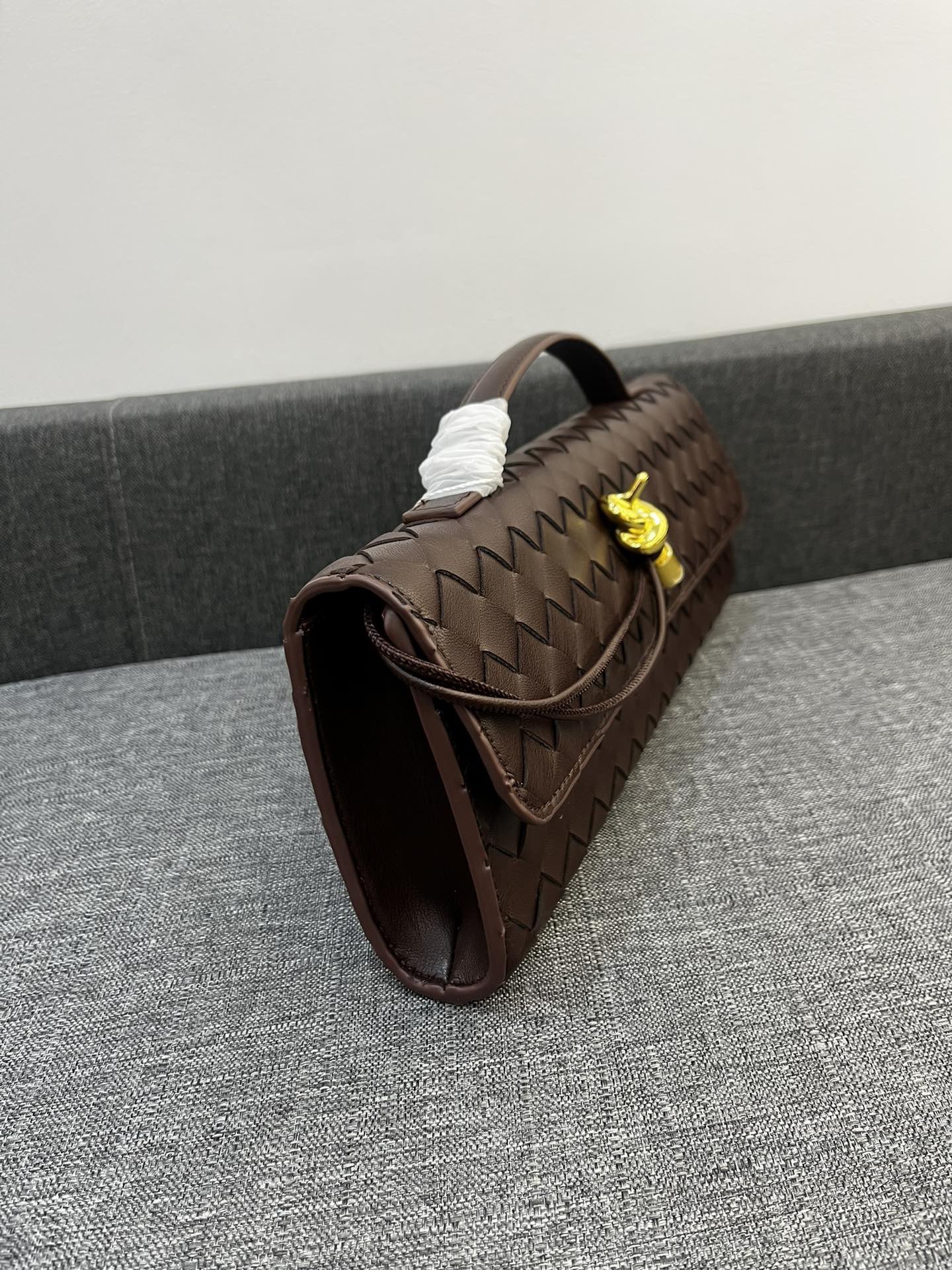 Bottega Veneta Andiamo Clutch 30*13*4cm