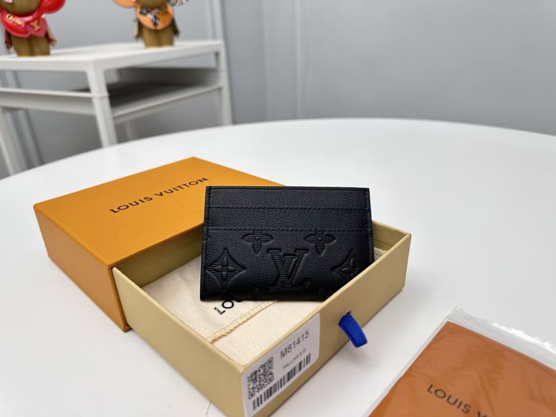 Louis Vuitton M81415 Card Holder Size 11*7*1.5cm