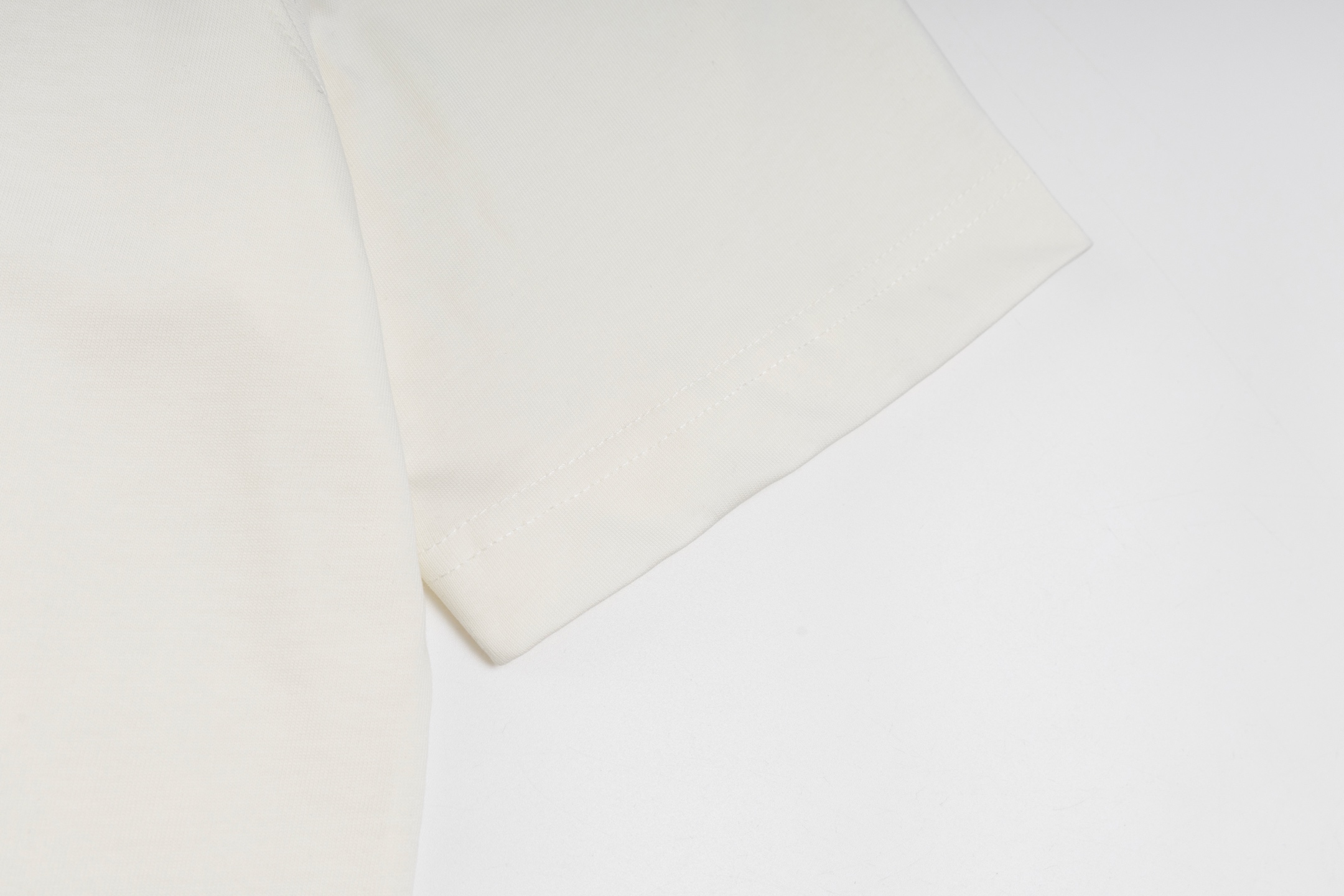 Burberry Cotton T Shirt  Embroider Size XS-L