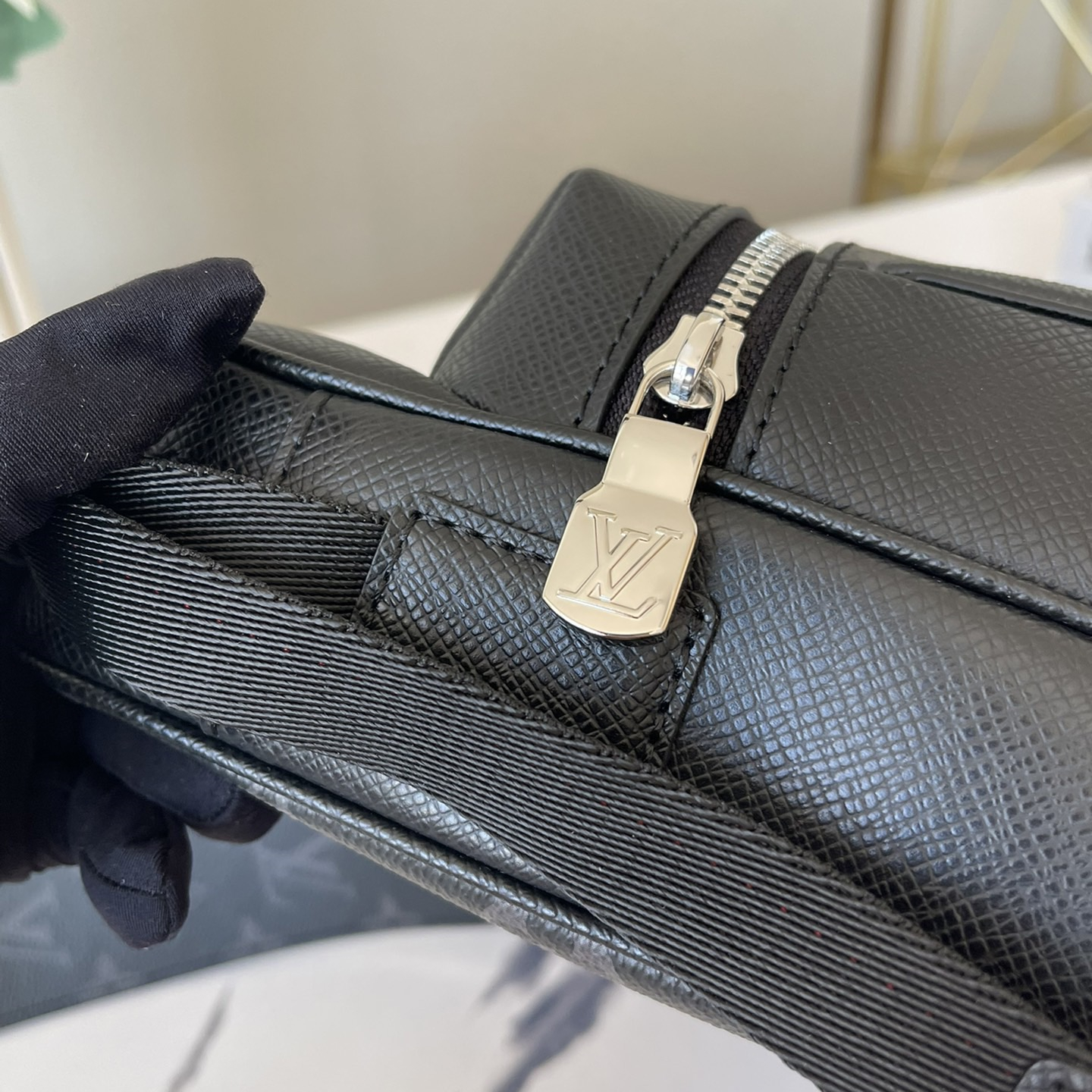 Louis Vuitton M30233 Outdoor Messenger Mens Shoulder Bags Size 29.5*20*10.5cm