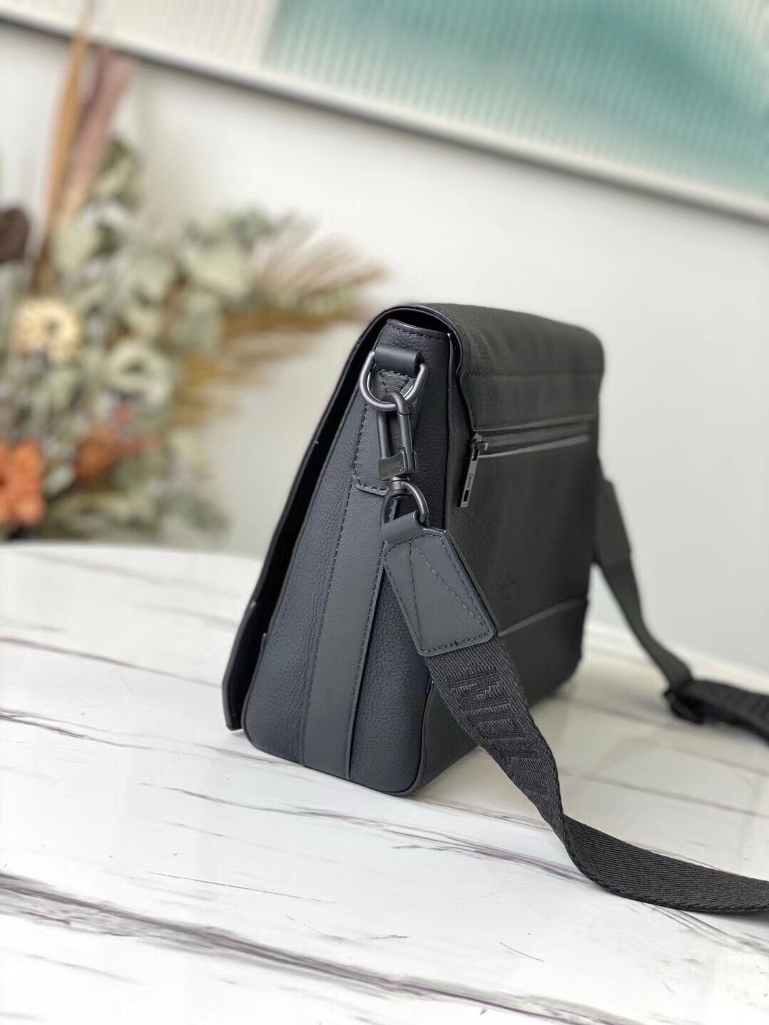 Louis Vuitton M57080 Aerogram Mens Shoulder Bags Size 22*16.5*7cm