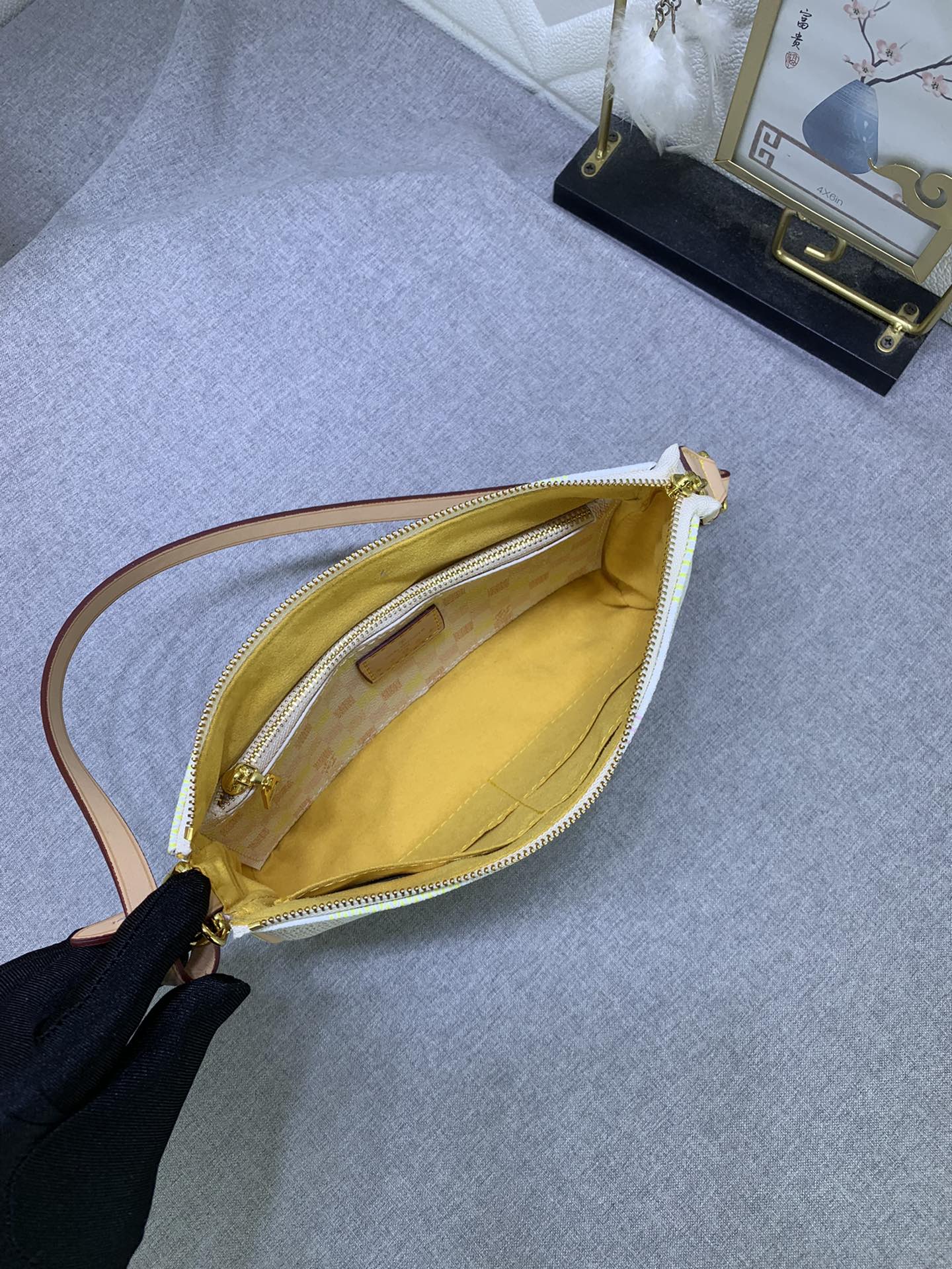 Louis Vuitton N40642 Pochette Accessoires Women Shoulder Bags Size 23*13*4cm