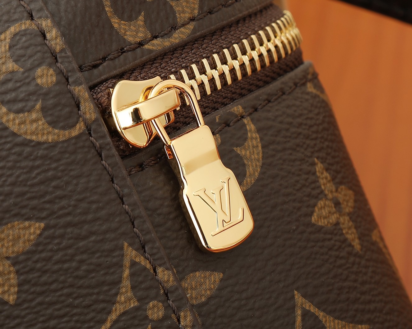 Louis Vuitton M47125 Vanity Chain Pouch Women Shoulder Bags Size 19*11*6cm