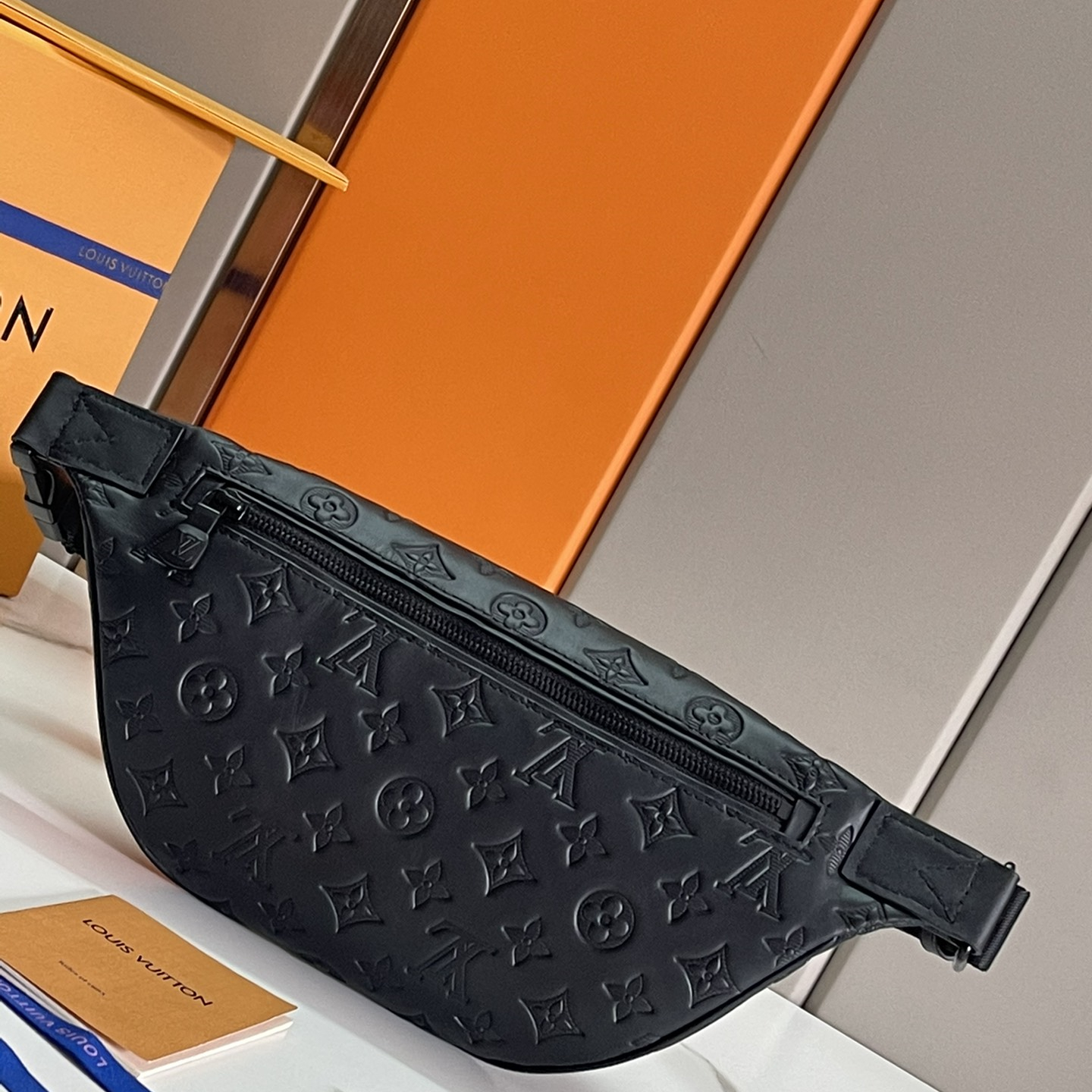 Louis Vuitton M46036 Discovery Bumbag Mens Shoulder Bags Size 44*15*9cm