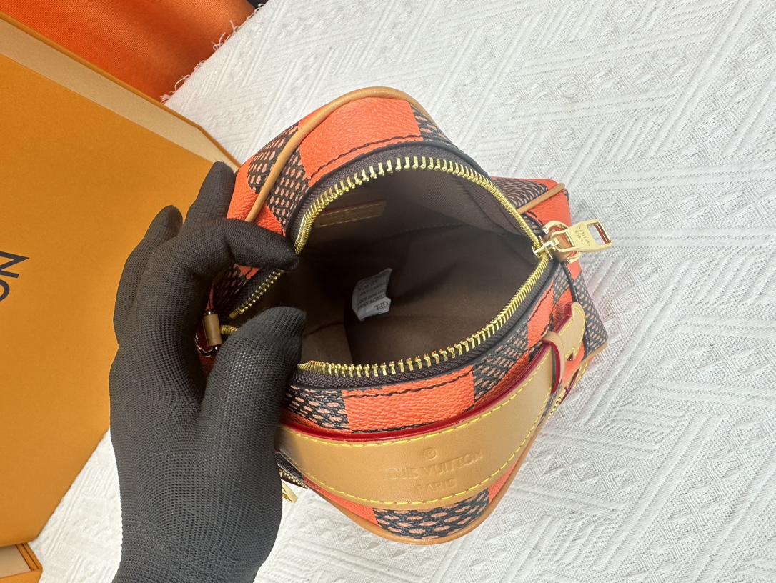 Louis Vuitton N40548 Mens Shoulder Bags Size 20cm